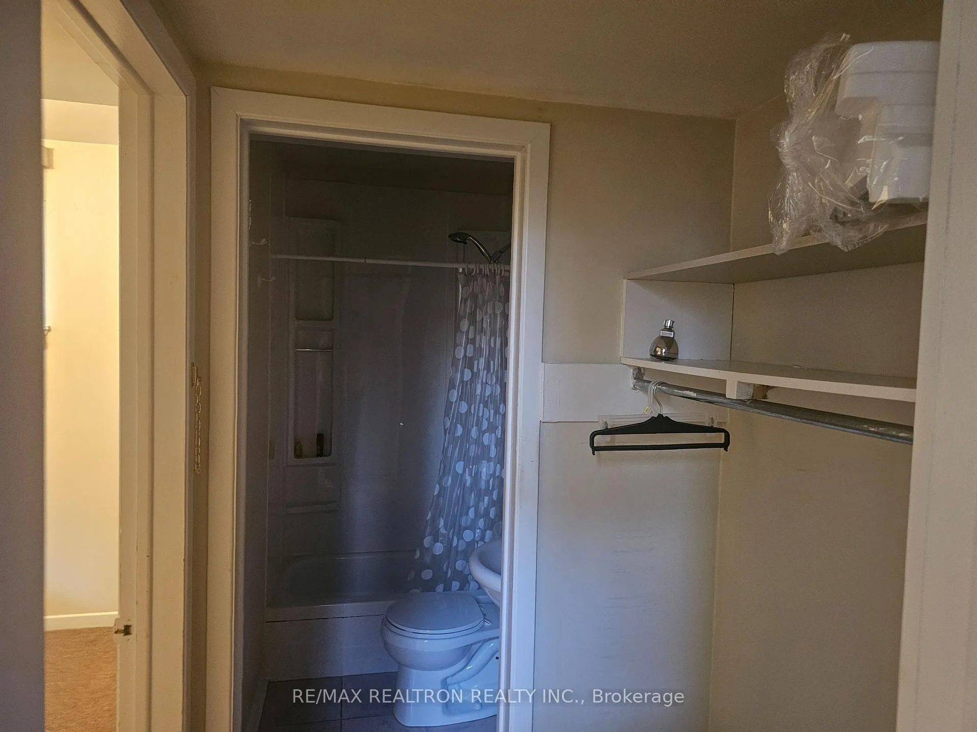 Photo 6 of 22 Jane Crescent, Barrie, Allandale Heights — HOMEH