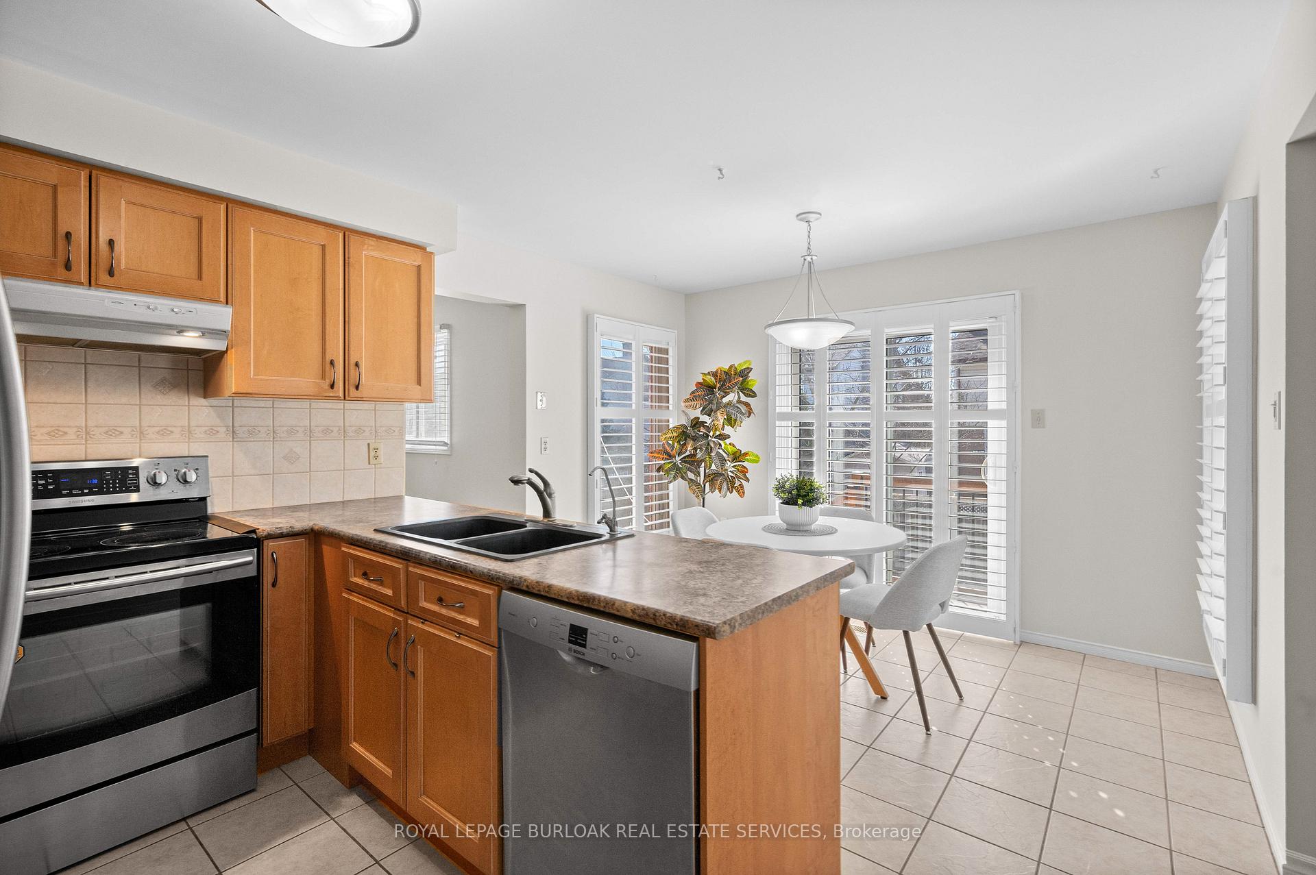 Photo 12 of 3264 Mead Crescent, Burlington, Headon — HOMEH