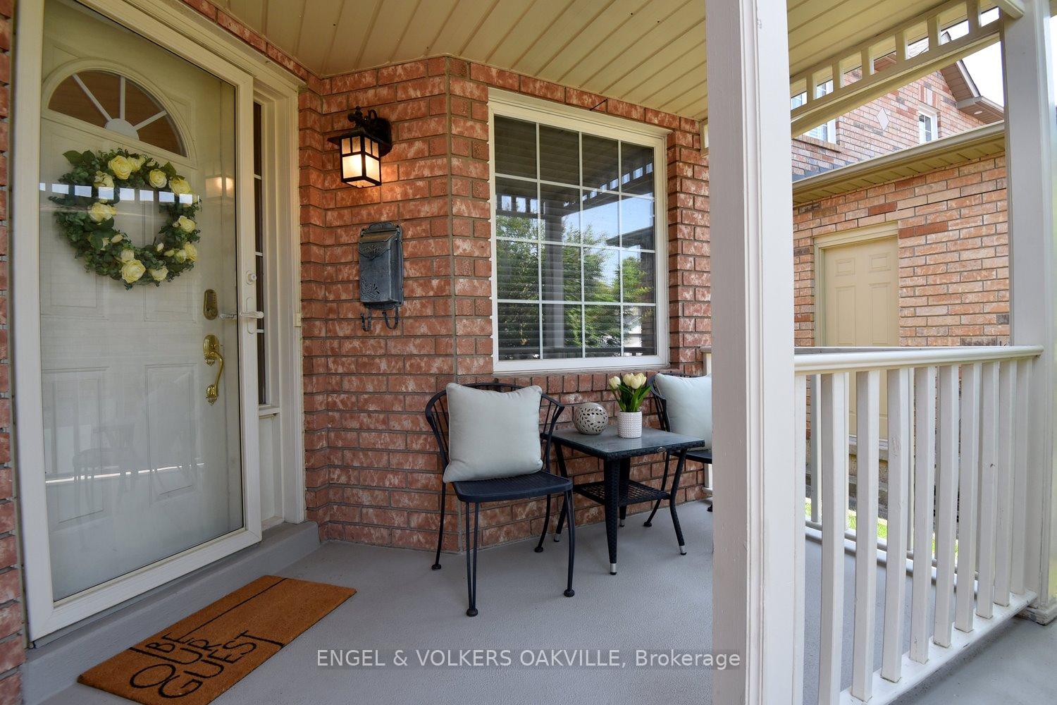 Photo 3 of 28 Waterwheel Crescent, Hamilton, Waterdown — HOMEH