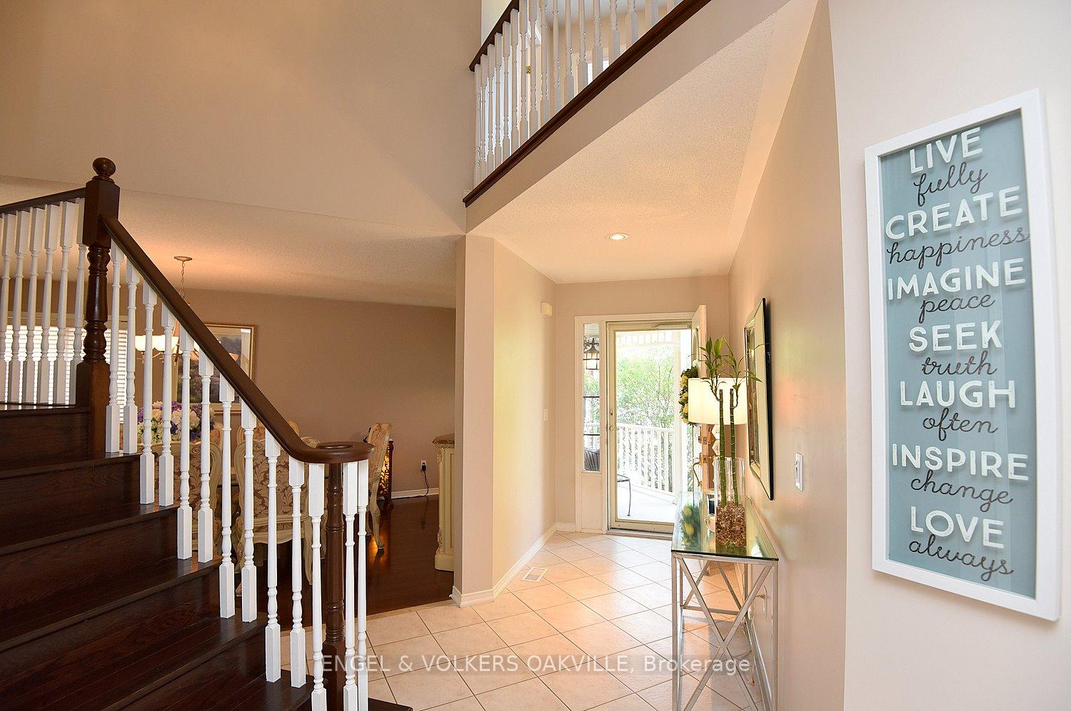 Photo 4 of 28 Waterwheel Crescent, Hamilton, Waterdown — HOMEH
