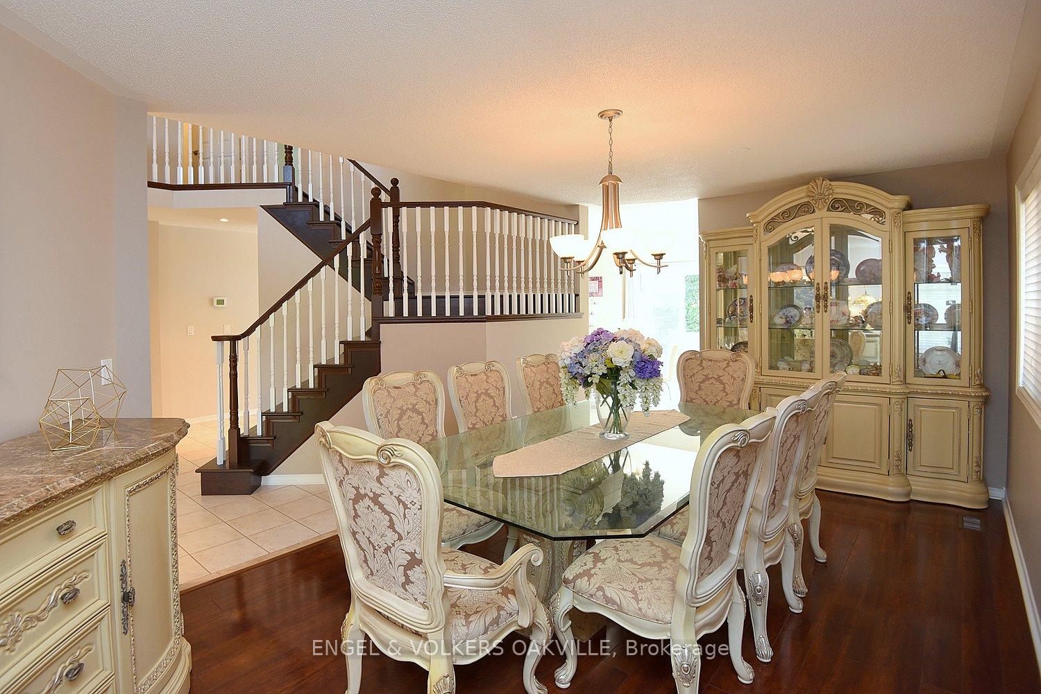 Photo 5 of 28 Waterwheel Crescent, Hamilton, Waterdown — HOMEH
