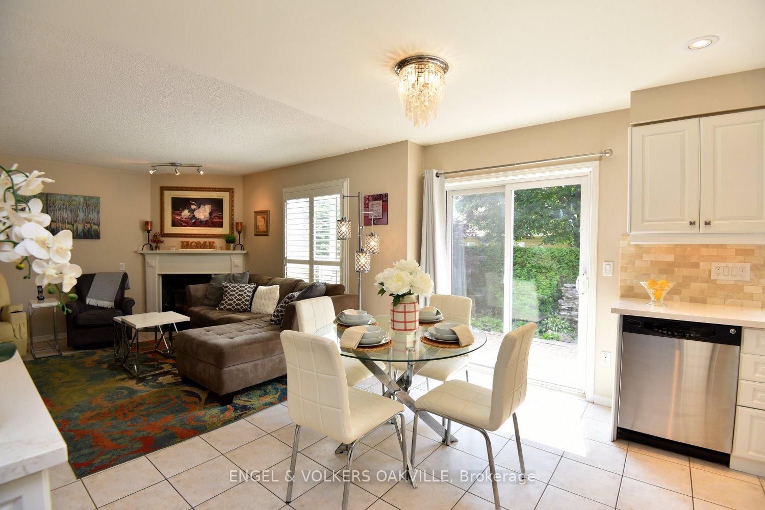 Photo 11 of 28 Waterwheel Crescent, Hamilton, Waterdown — HOMEH