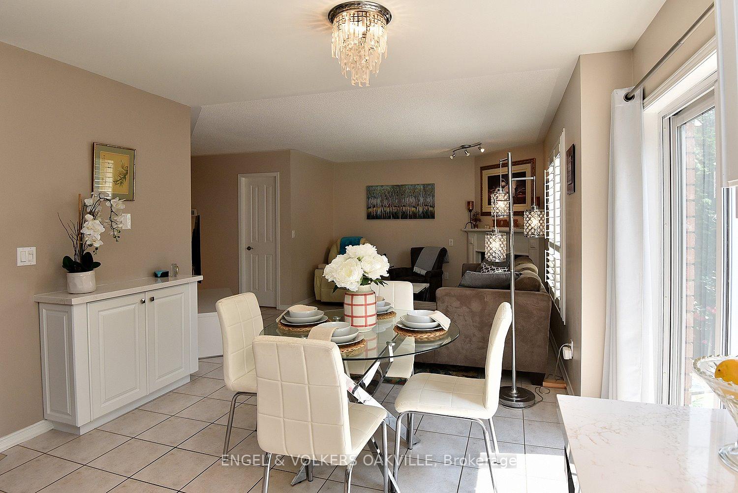 Photo 12 of 28 Waterwheel Crescent, Hamilton, Waterdown — HOMEH