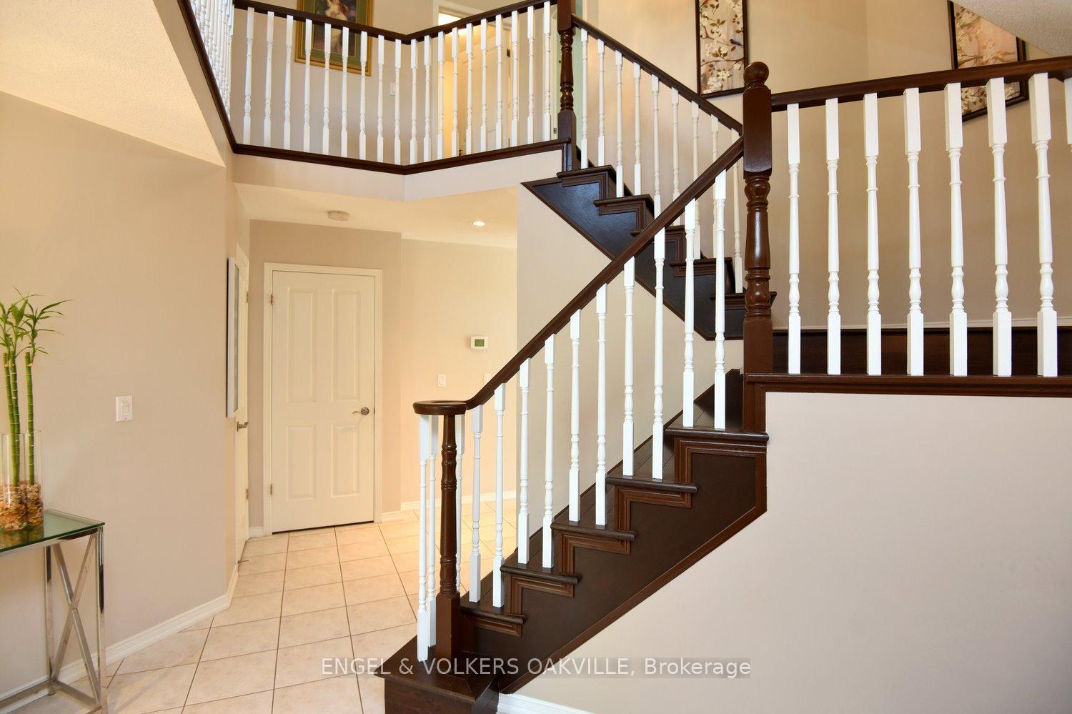Photo 14 of 28 Waterwheel Crescent, Hamilton, Waterdown — HOMEH
