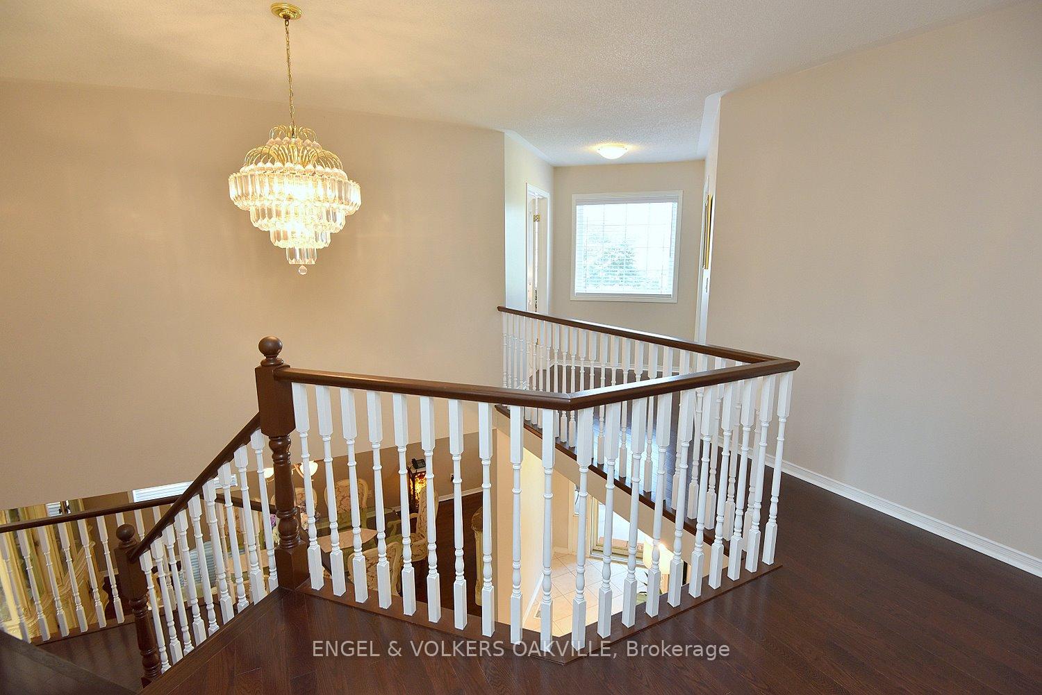 Photo 15 of 28 Waterwheel Crescent, Hamilton, Waterdown — HOMEH