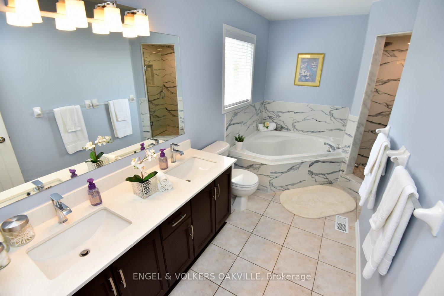Photo 19 of 28 Waterwheel Crescent, Hamilton, Waterdown — HOMEH