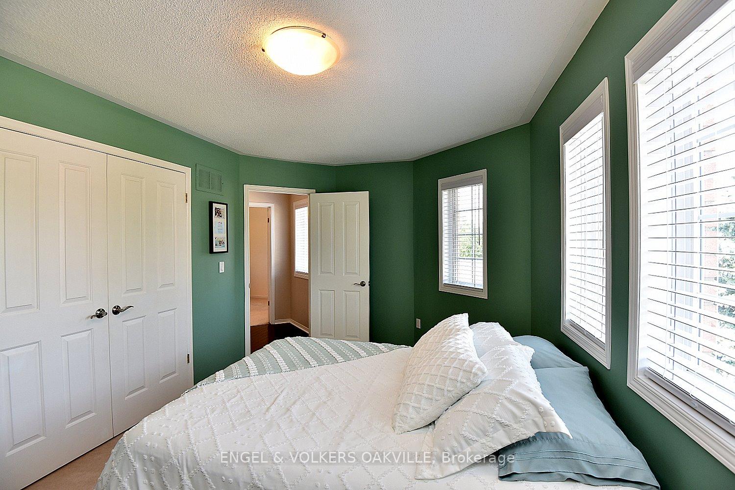 Photo 20 of 28 Waterwheel Crescent, Hamilton, Waterdown — HOMEH