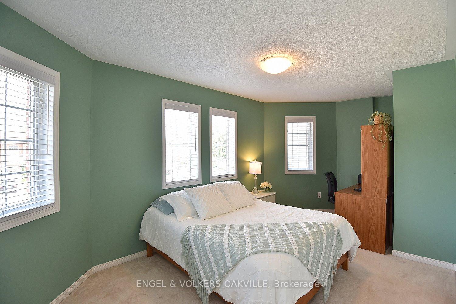 Photo 21 of 28 Waterwheel Crescent, Hamilton, Waterdown — HOMEH