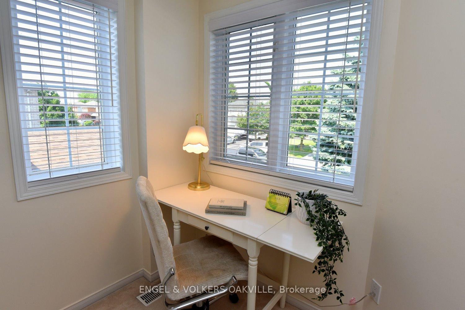 Photo 22 of 28 Waterwheel Crescent, Hamilton, Waterdown — HOMEH