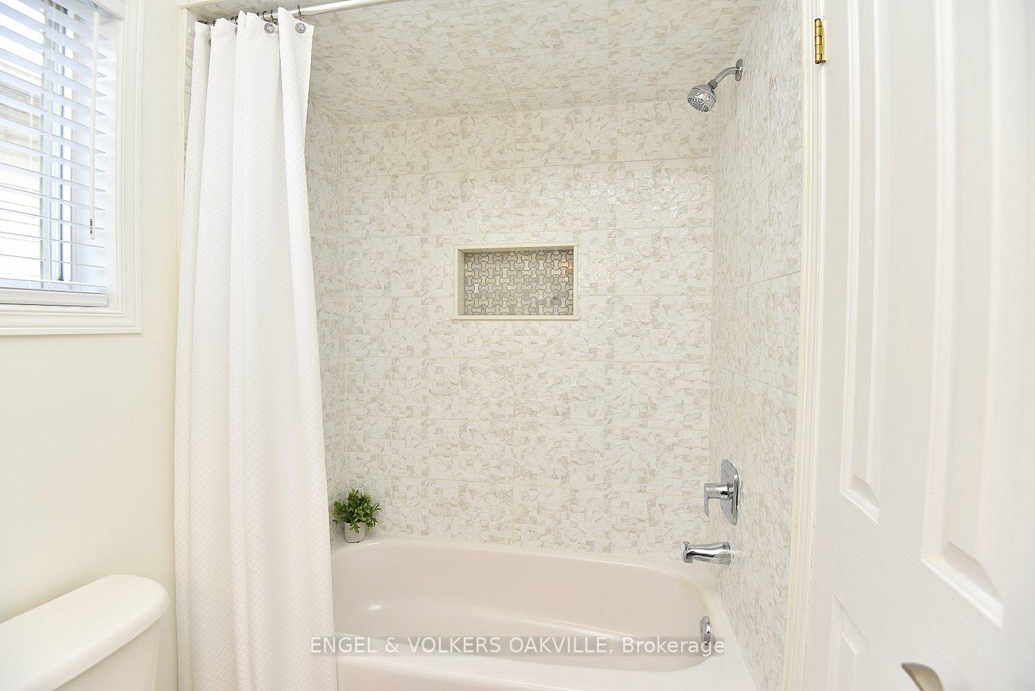 Photo 25 of 28 Waterwheel Crescent, Hamilton, Waterdown — HOMEH
