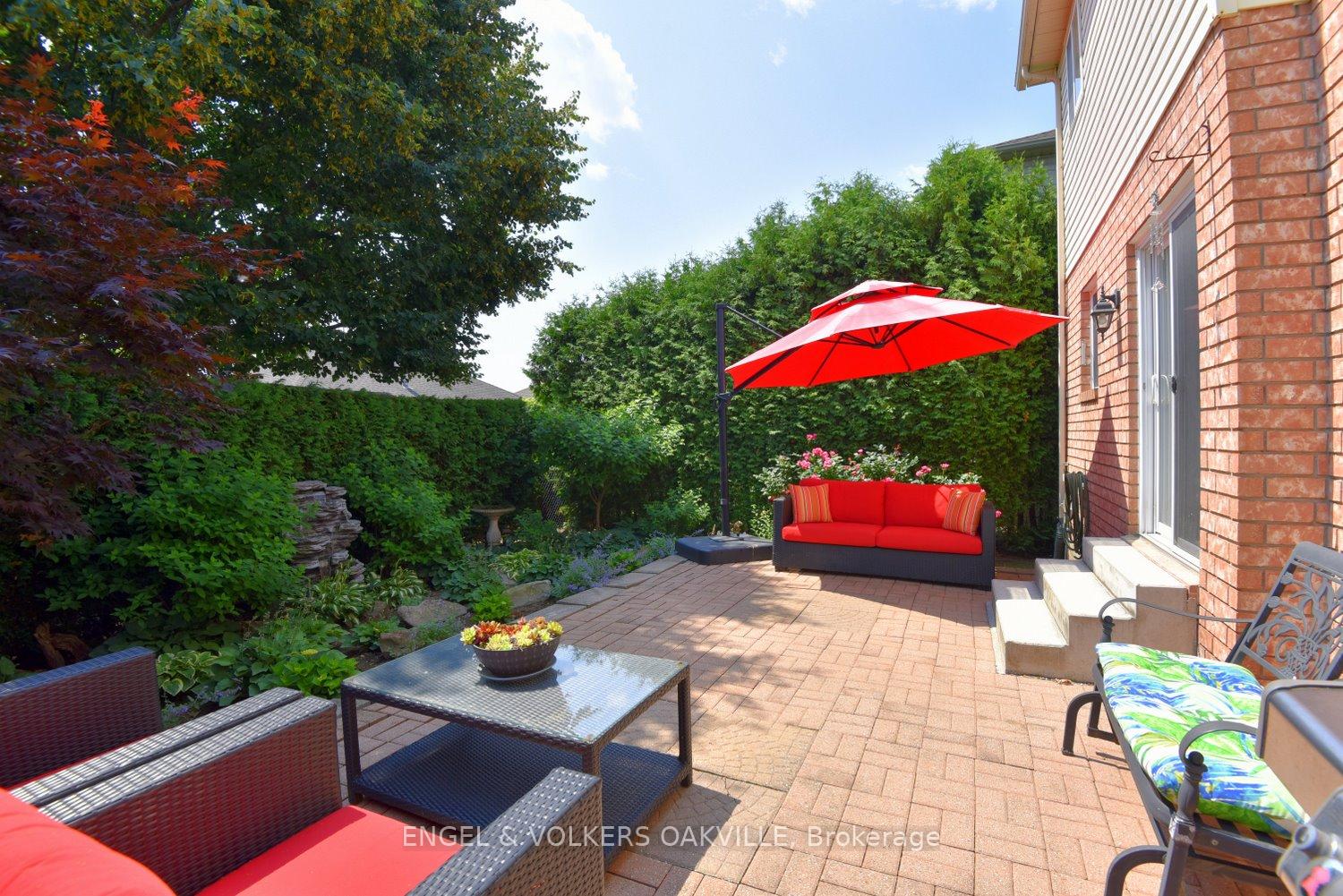 Photo 34 of 28 Waterwheel Crescent, Hamilton, Waterdown — HOMEH