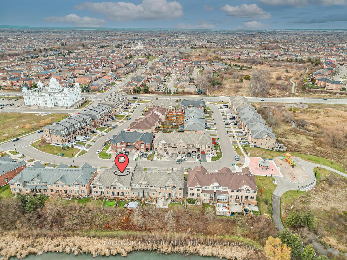Photo 2 of 28 Davenfield Circle, Brampton, Bram East — HOMEH