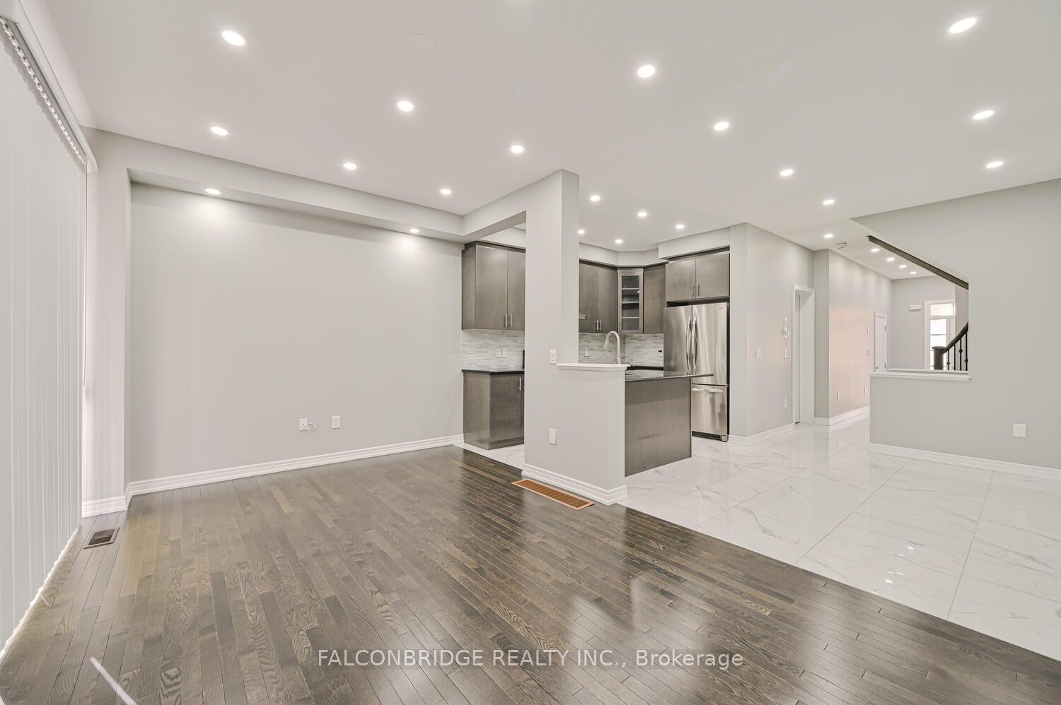 Photo 6 of 28 Davenfield Circle, Brampton, Bram East — HOMEH