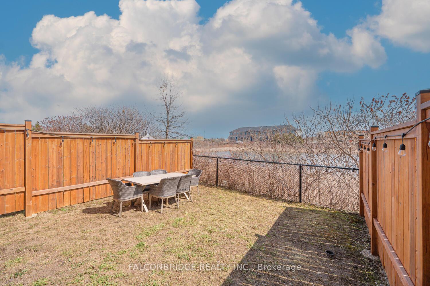 Photo 7 of 28 Davenfield Circle, Brampton, Bram East — HOMEH