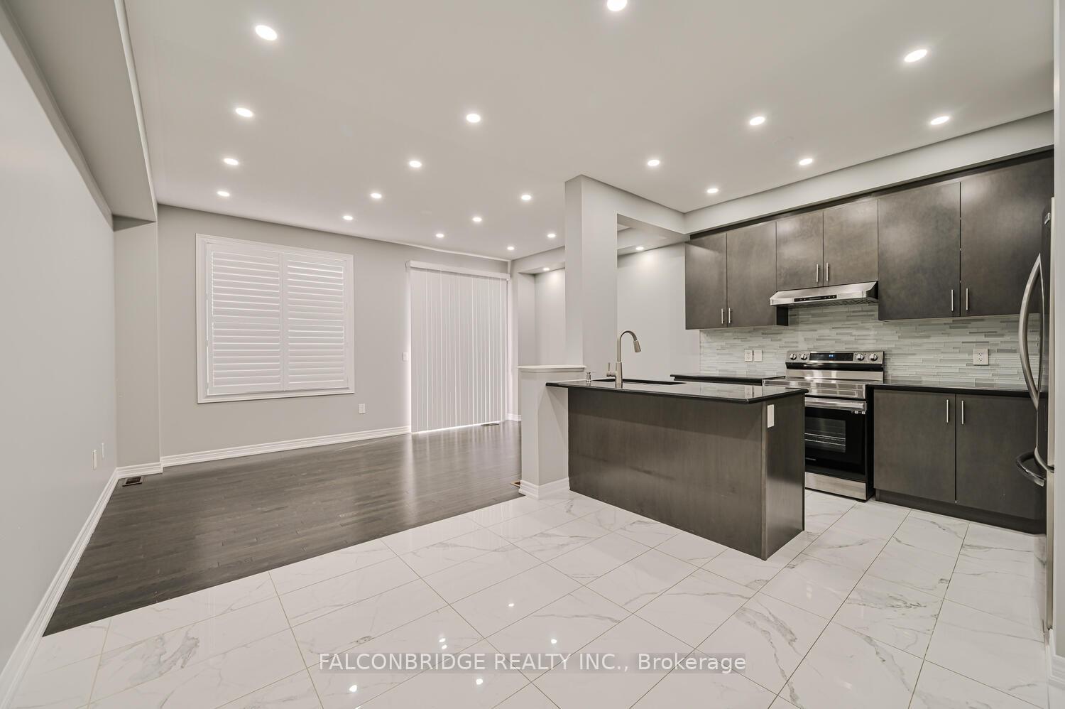 Photo 29 of 28 Davenfield Circle, Brampton, Bram East — HOMEH