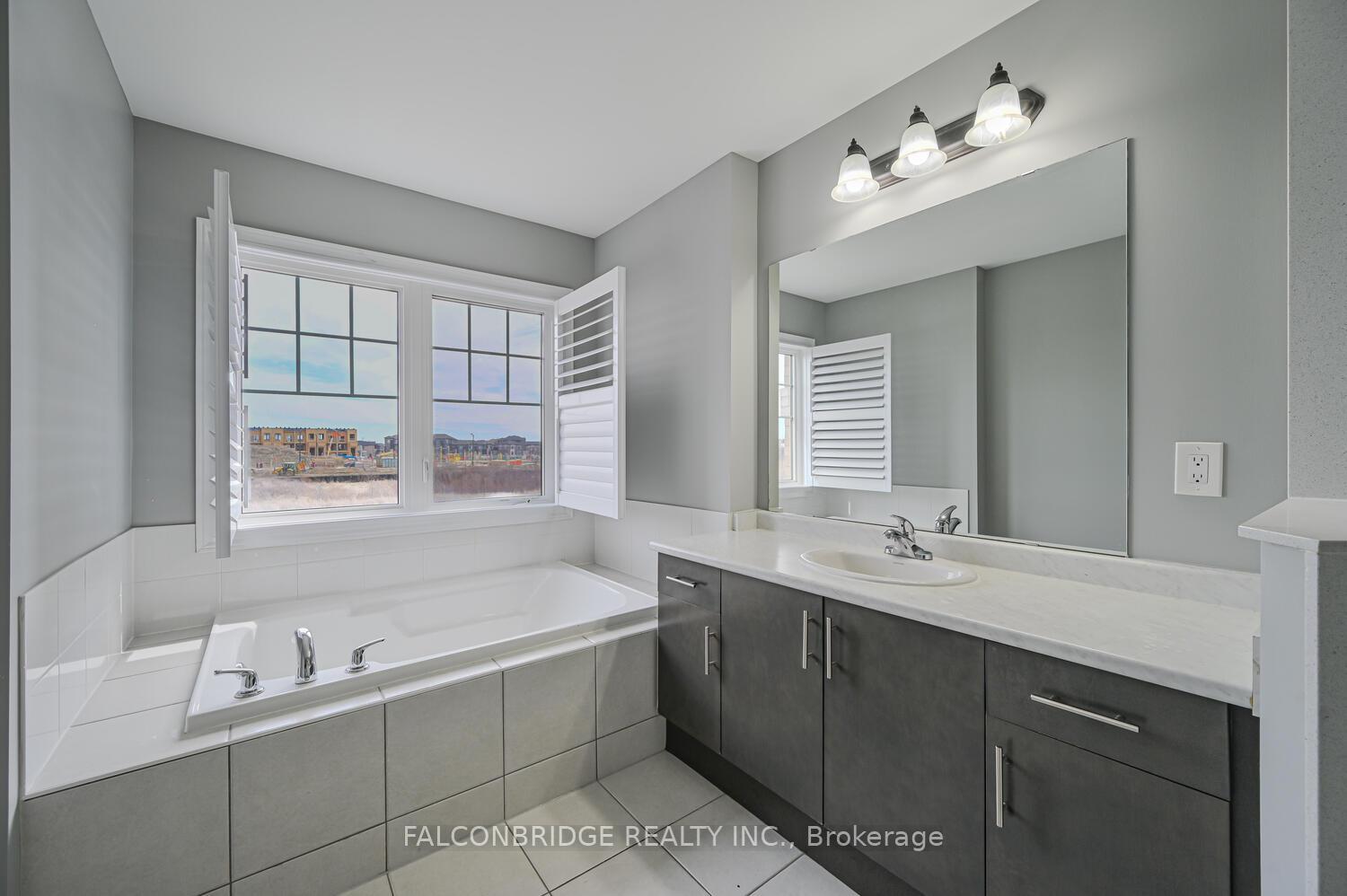 Photo 16 of 28 Davenfield Circle, Brampton, Bram East — HOMEH