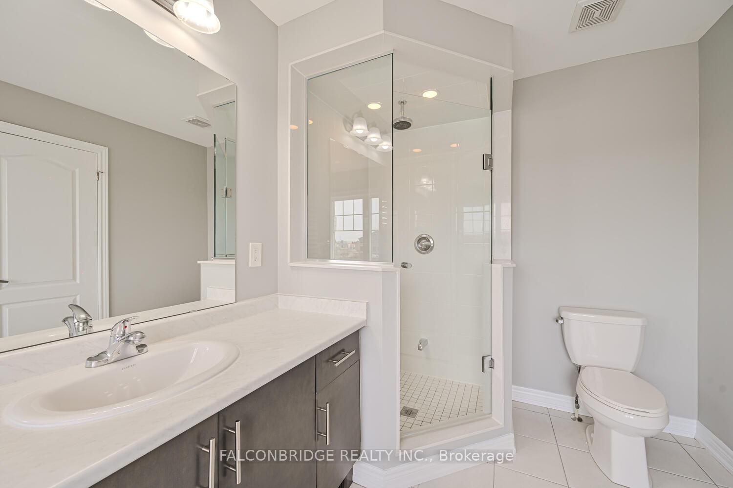 Photo 13 of 28 Davenfield Circle, Brampton, Bram East — HOMEH