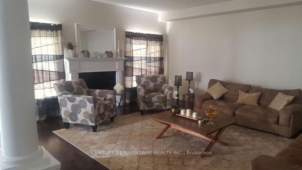 Photo 3 of 32 Monkton Circle, Brampton, Credit Valley — HOMEH
