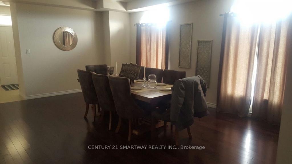 Photo 5 of 32 Monkton Circle, Brampton, Credit Valley — HOMEH