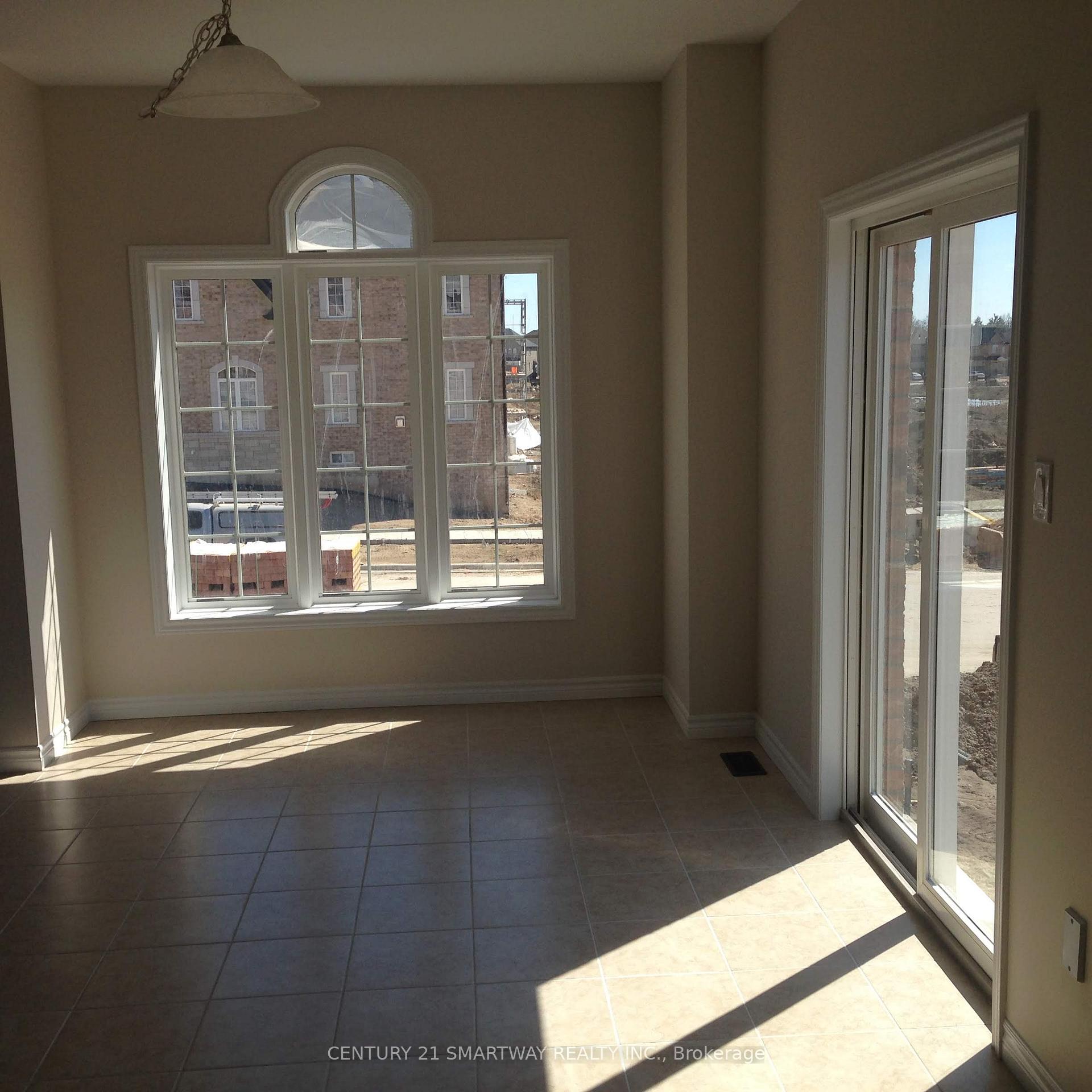 Photo 6 of 32 Monkton Circle, Brampton, Credit Valley — HOMEH