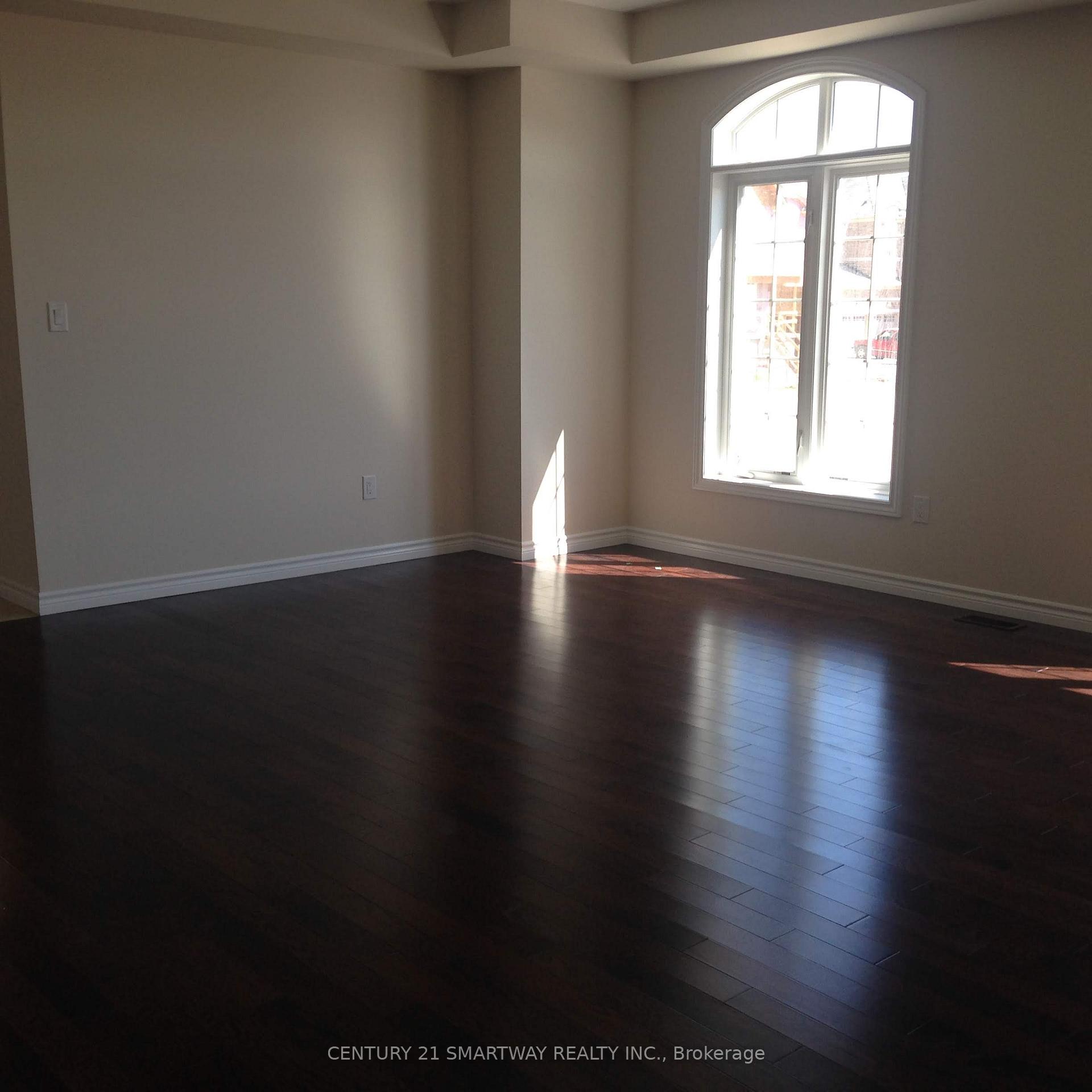 Photo 10 of 32 Monkton Circle, Brampton, Credit Valley — HOMEH
