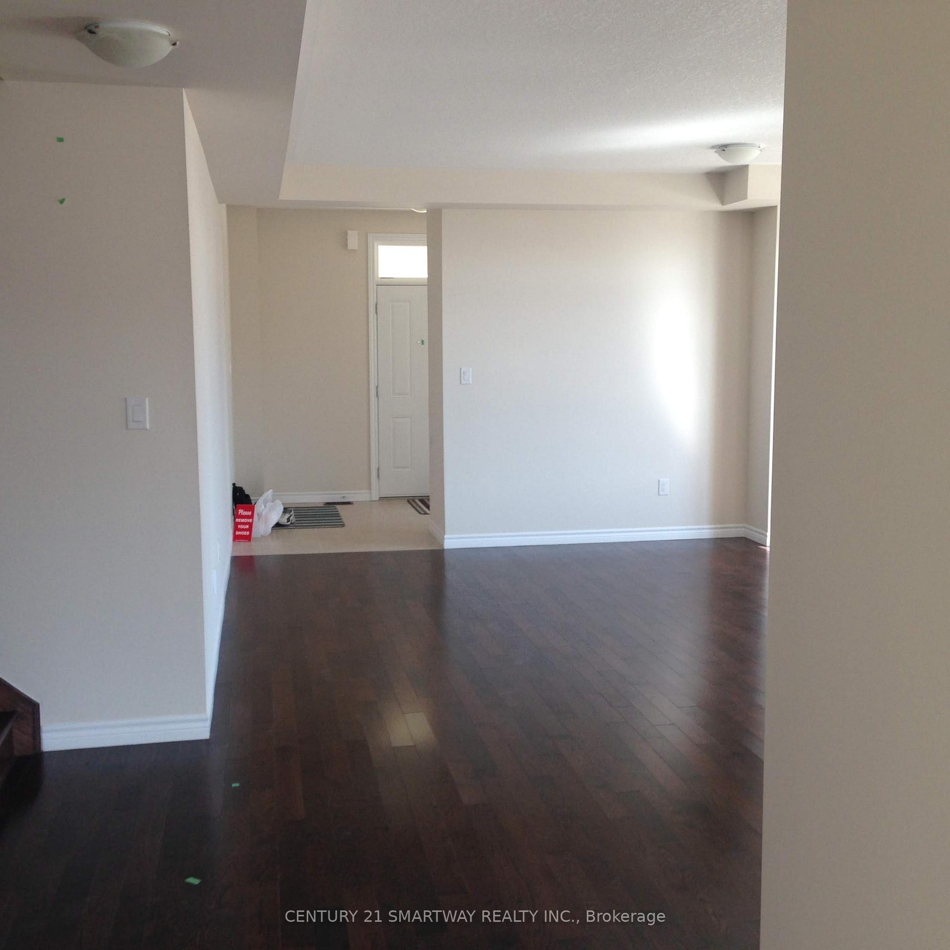 Photo 11 of 32 Monkton Circle, Brampton, Credit Valley — HOMEH