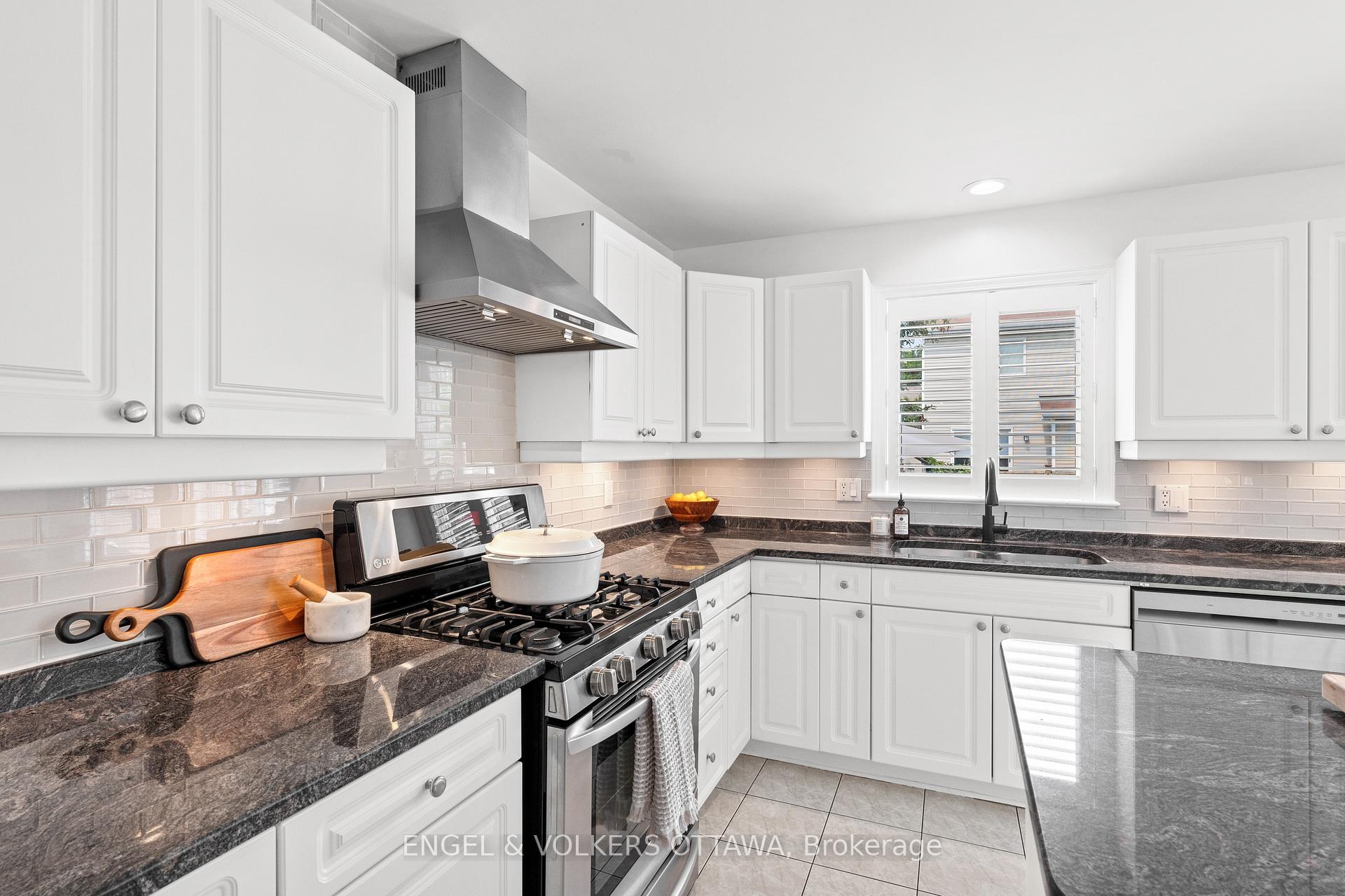 Photo 9 of 21 Mayford Avenue, Ottawa, Barrhaven East — HOMEH