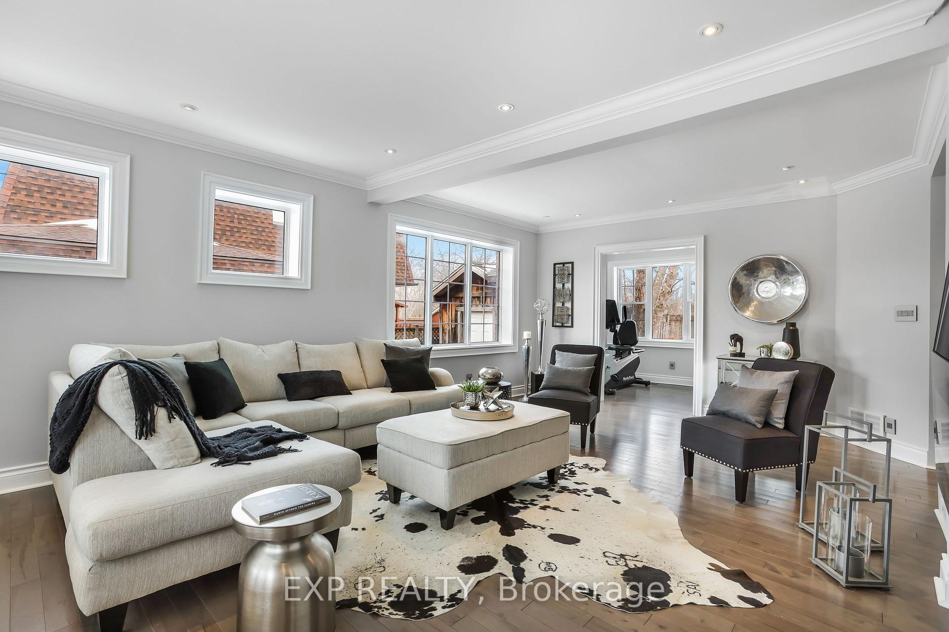 Photo 2 of 8 Warwick Road, Hamilton, Stoney Creek — HOMEH