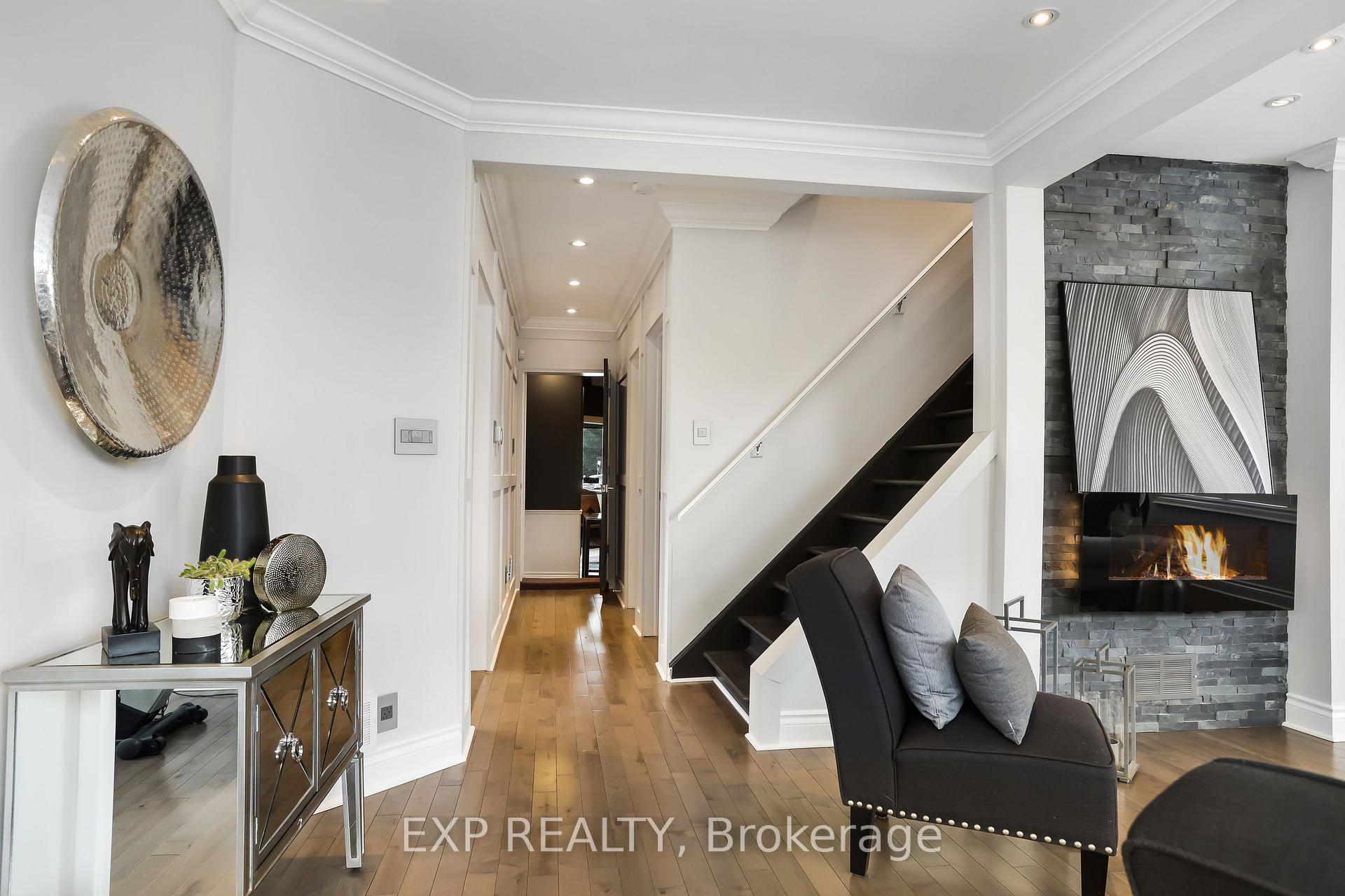 Photo 10 of 8 Warwick Road, Hamilton, Stoney Creek — HOMEH
