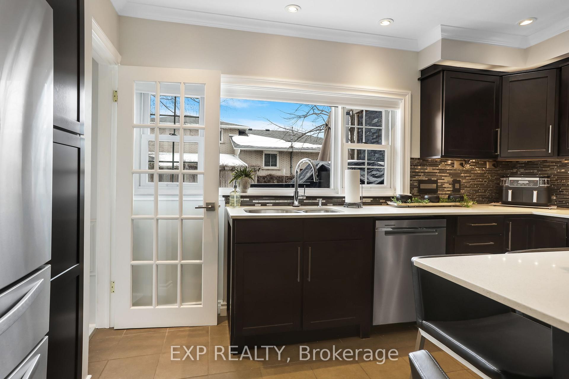 Photo 12 of 8 Warwick Road, Hamilton, Stoney Creek — HOMEH