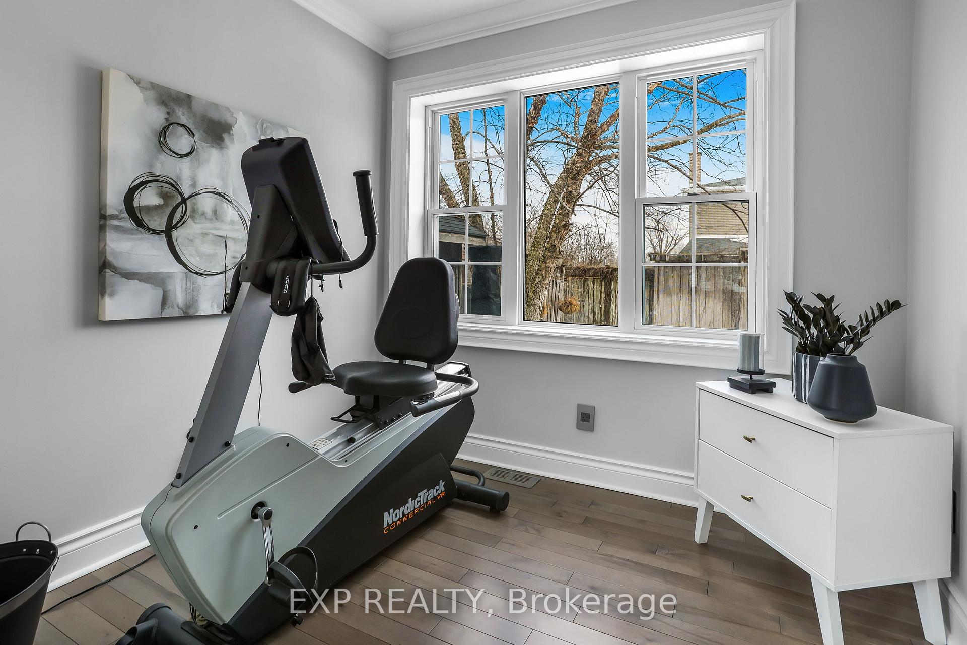 Photo 13 of 8 Warwick Road, Hamilton, Stoney Creek — HOMEH