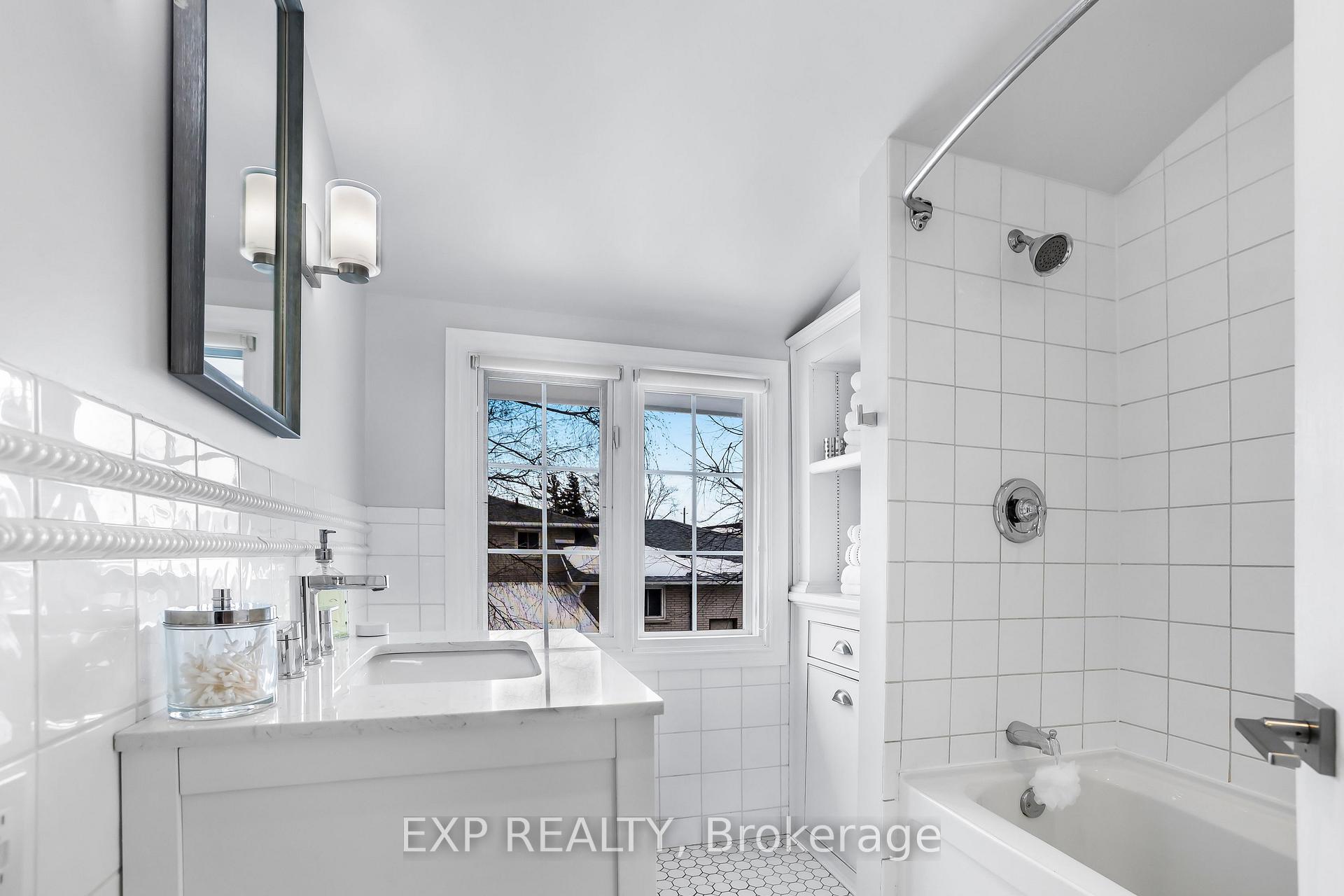 Photo 21 of 8 Warwick Road, Hamilton, Stoney Creek — HOMEH