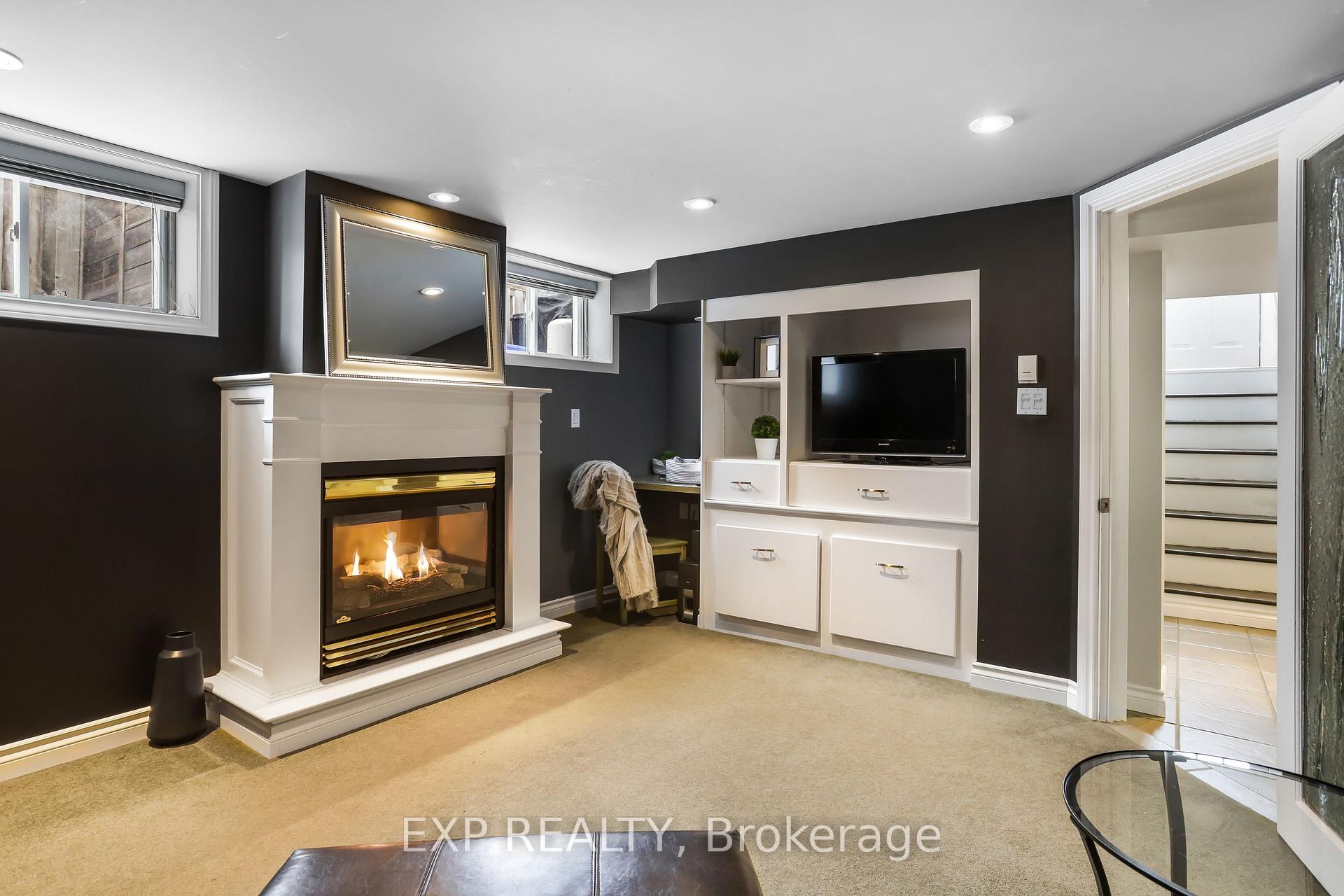 Photo 22 of 8 Warwick Road, Hamilton, Stoney Creek — HOMEH