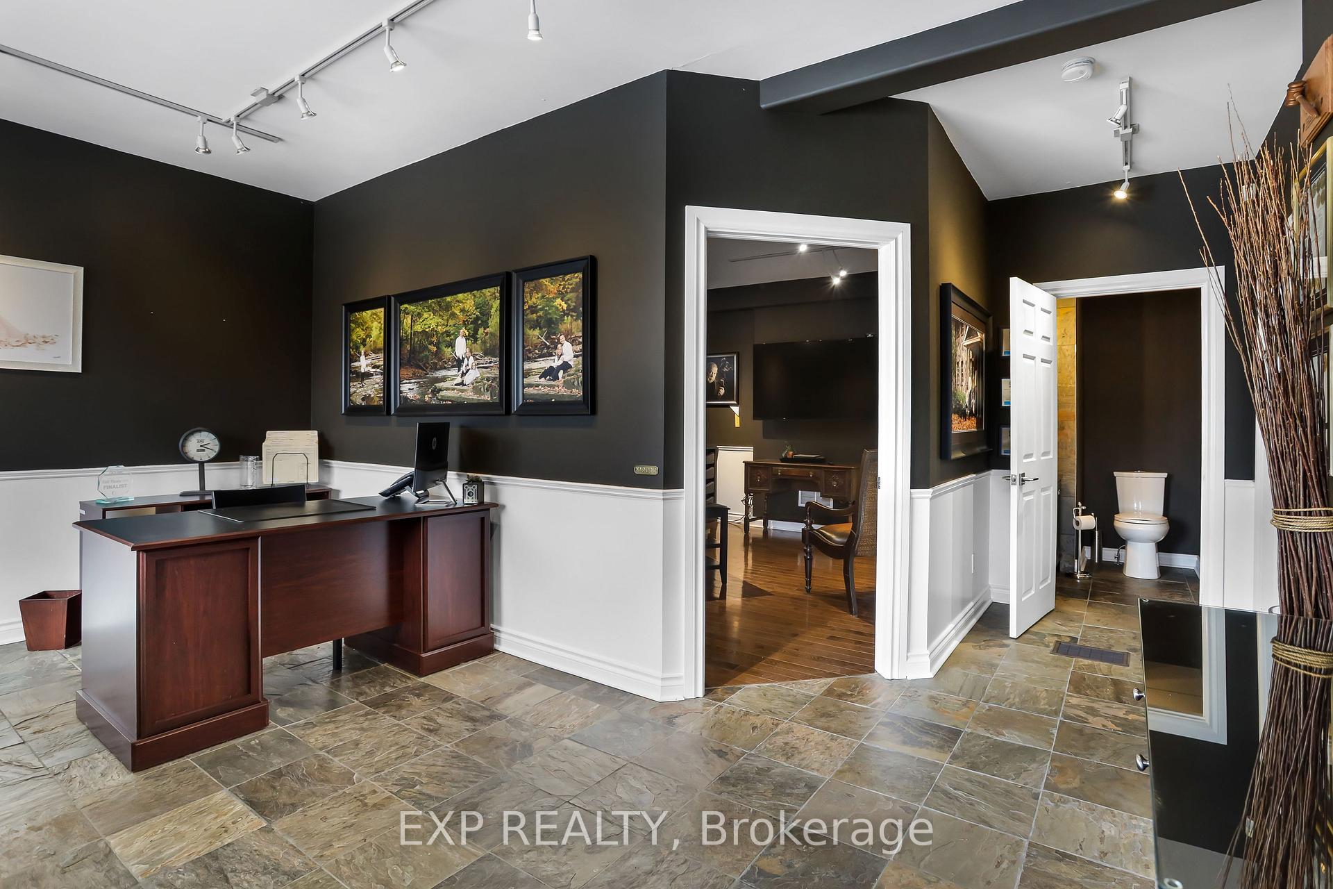 Photo 25 of 8 Warwick Road, Hamilton, Stoney Creek — HOMEH