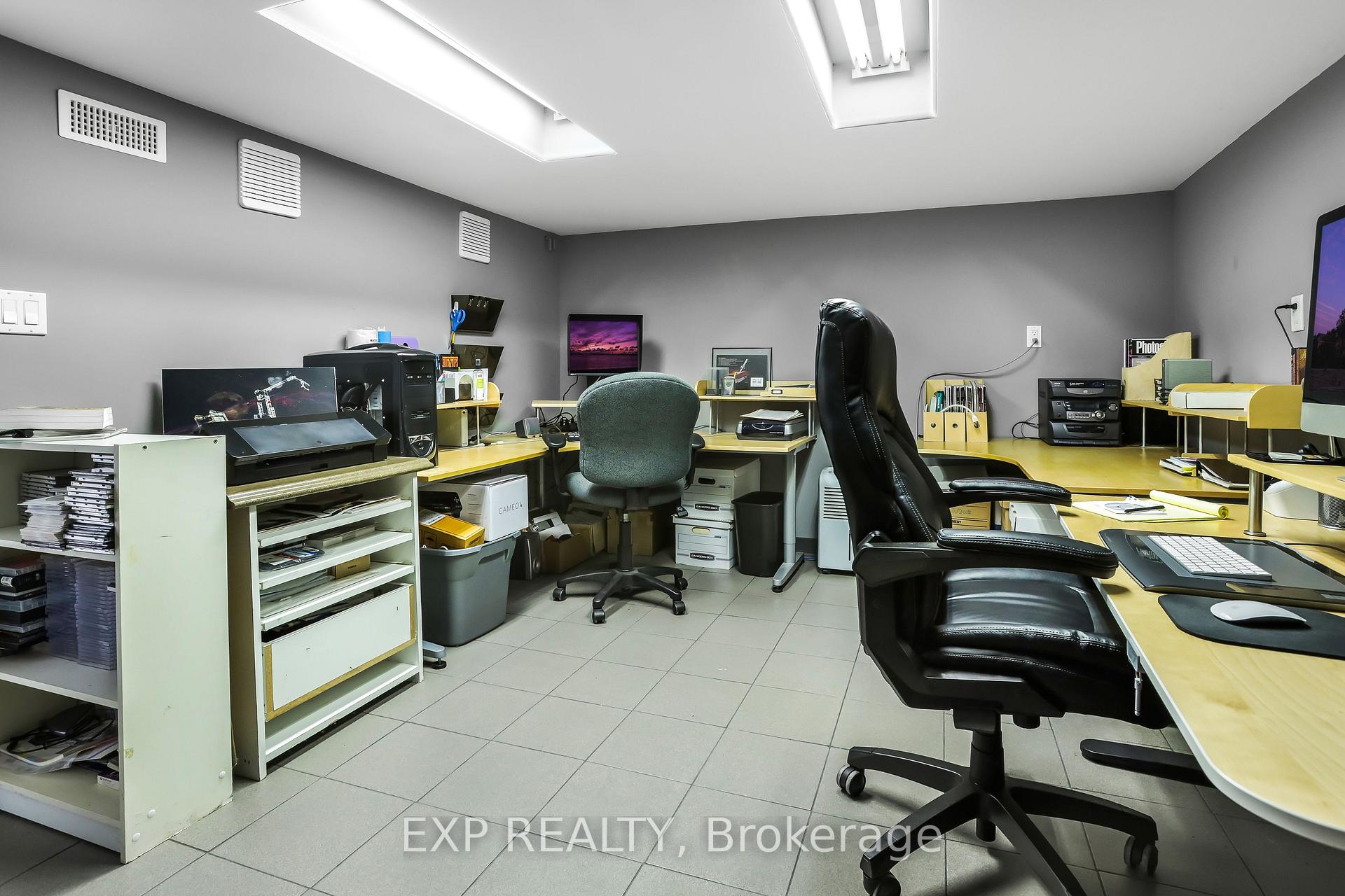 Photo 33 of 8 Warwick Road, Hamilton, Stoney Creek — HOMEH