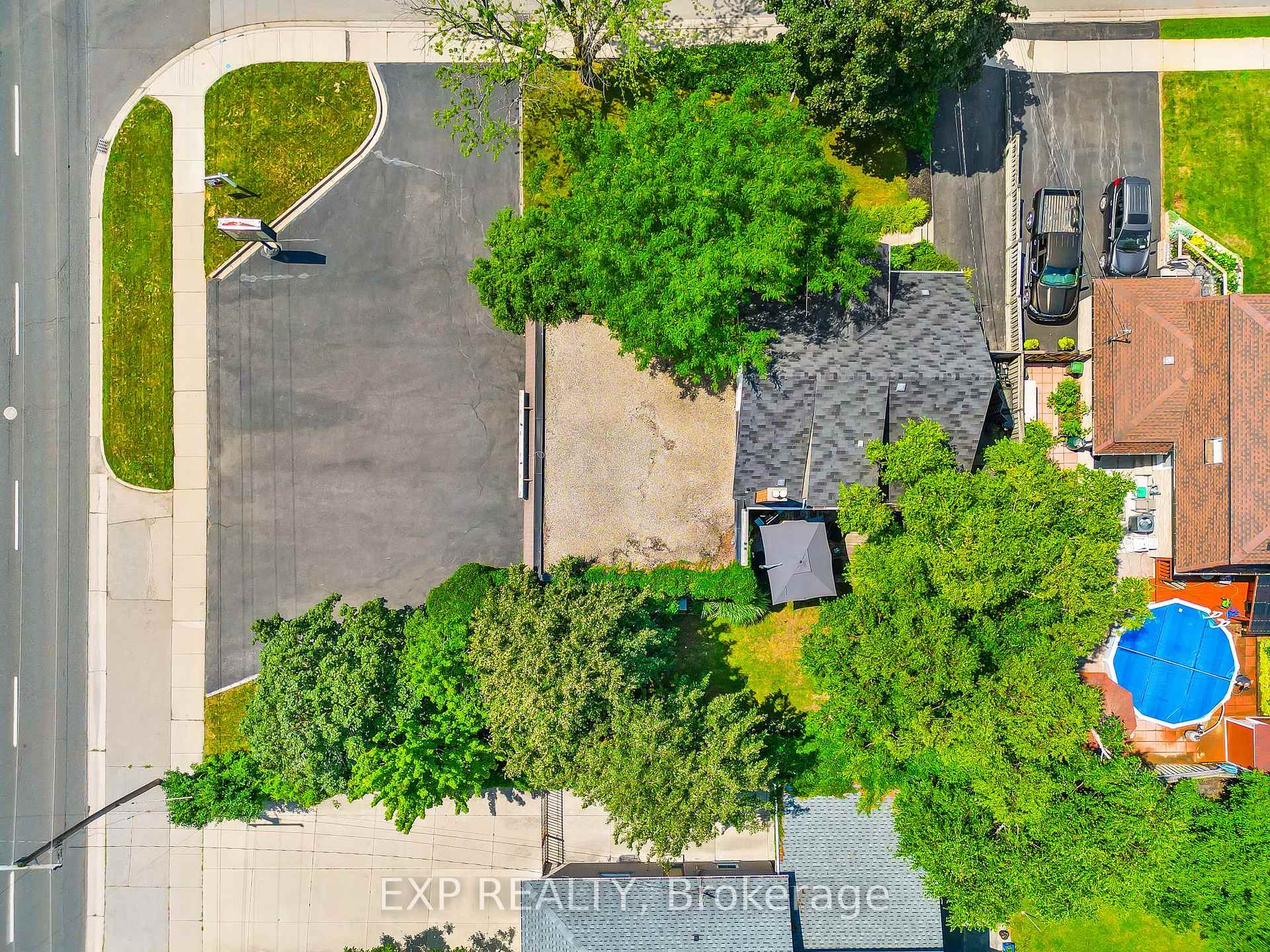 Photo 38 of 8 Warwick Road, Hamilton, Stoney Creek — HOMEH