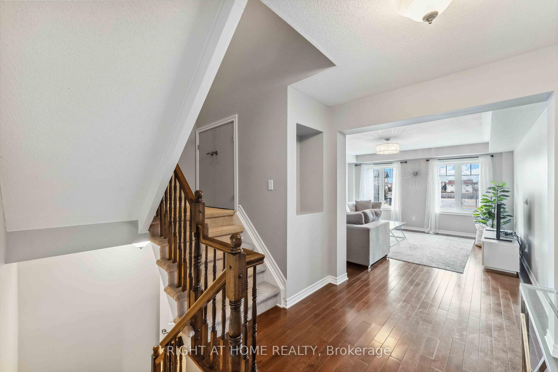 Photo 5 of 3905 Strandherd Drive, Ottawa, Barrhaven - Heritage Park — HOMEH