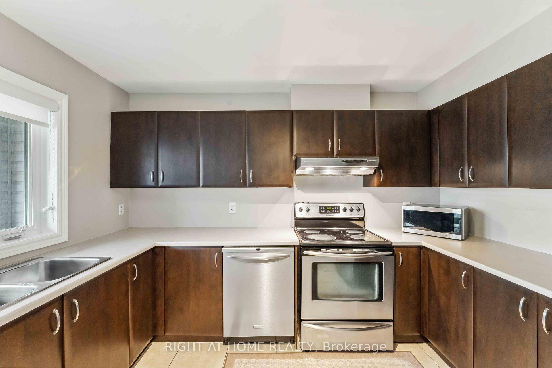 Photo 13 of 3905 Strandherd Drive, Ottawa, Barrhaven - Heritage Park — HOMEH