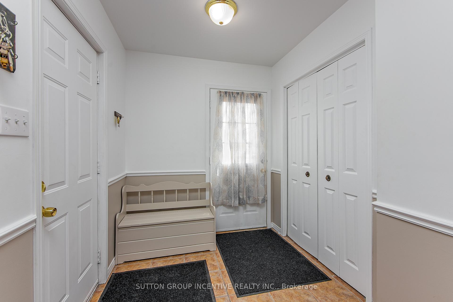 Photo 3 of 304 Hickling Trail, Barrie, Grove East — HOMEH