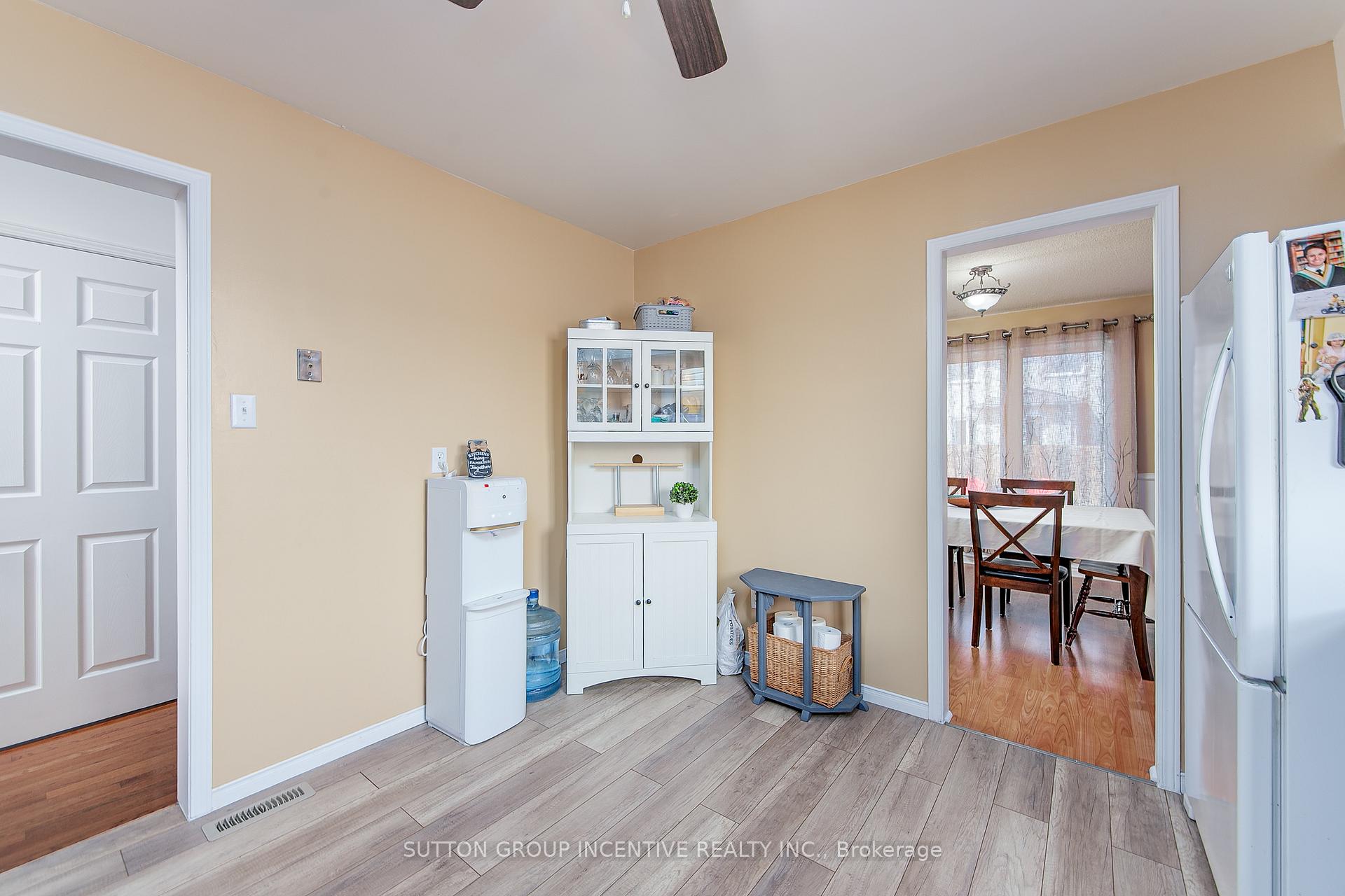 Photo 8 of 304 Hickling Trail, Barrie, Grove East — HOMEH