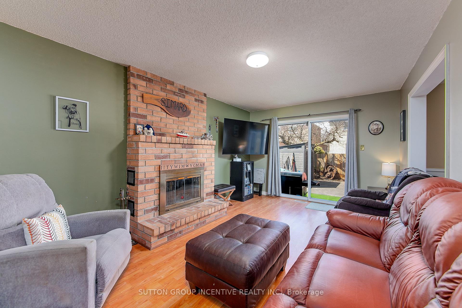 Photo 9 of 304 Hickling Trail, Barrie, Grove East — HOMEH