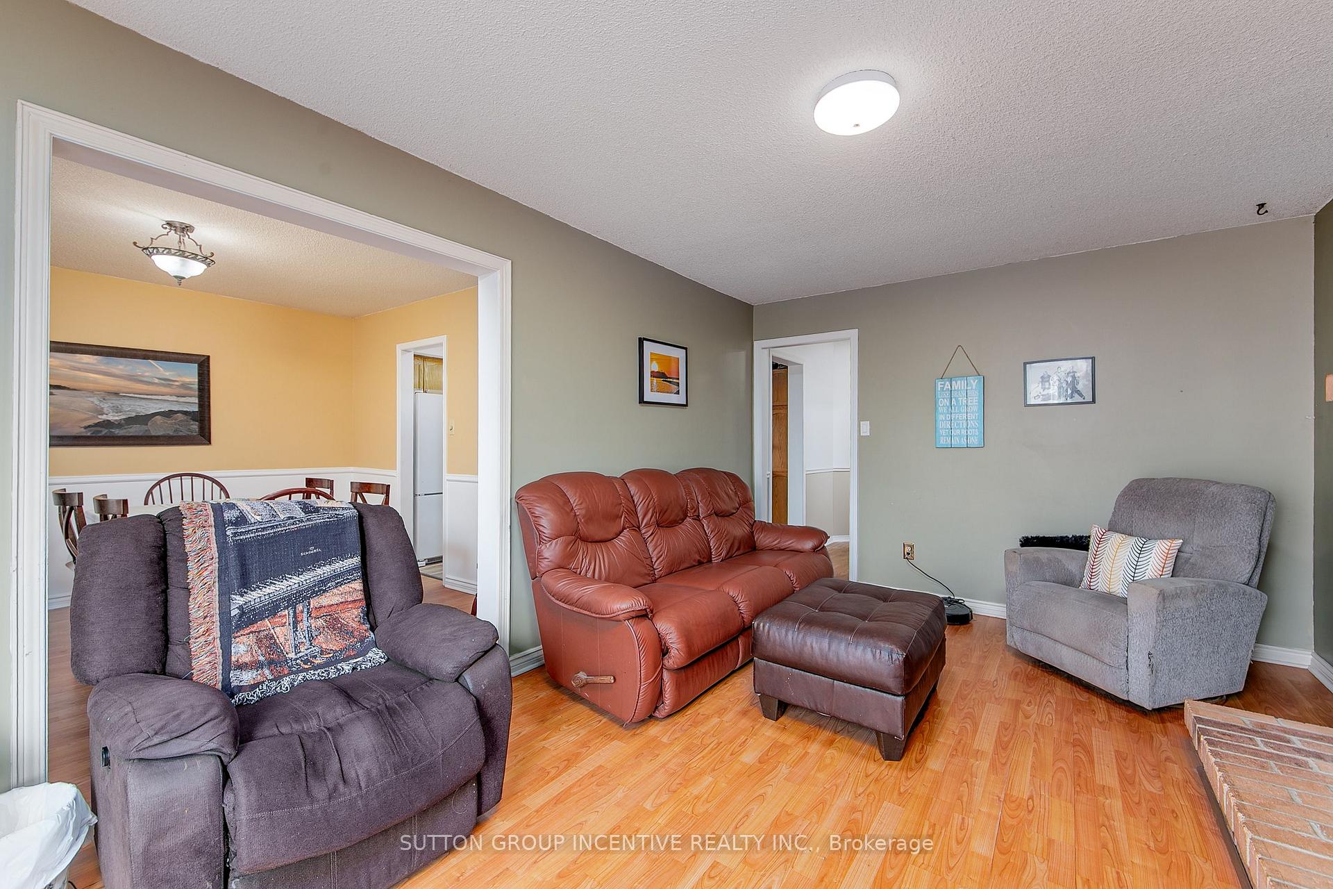 Photo 11 of 304 Hickling Trail, Barrie, Grove East — HOMEH