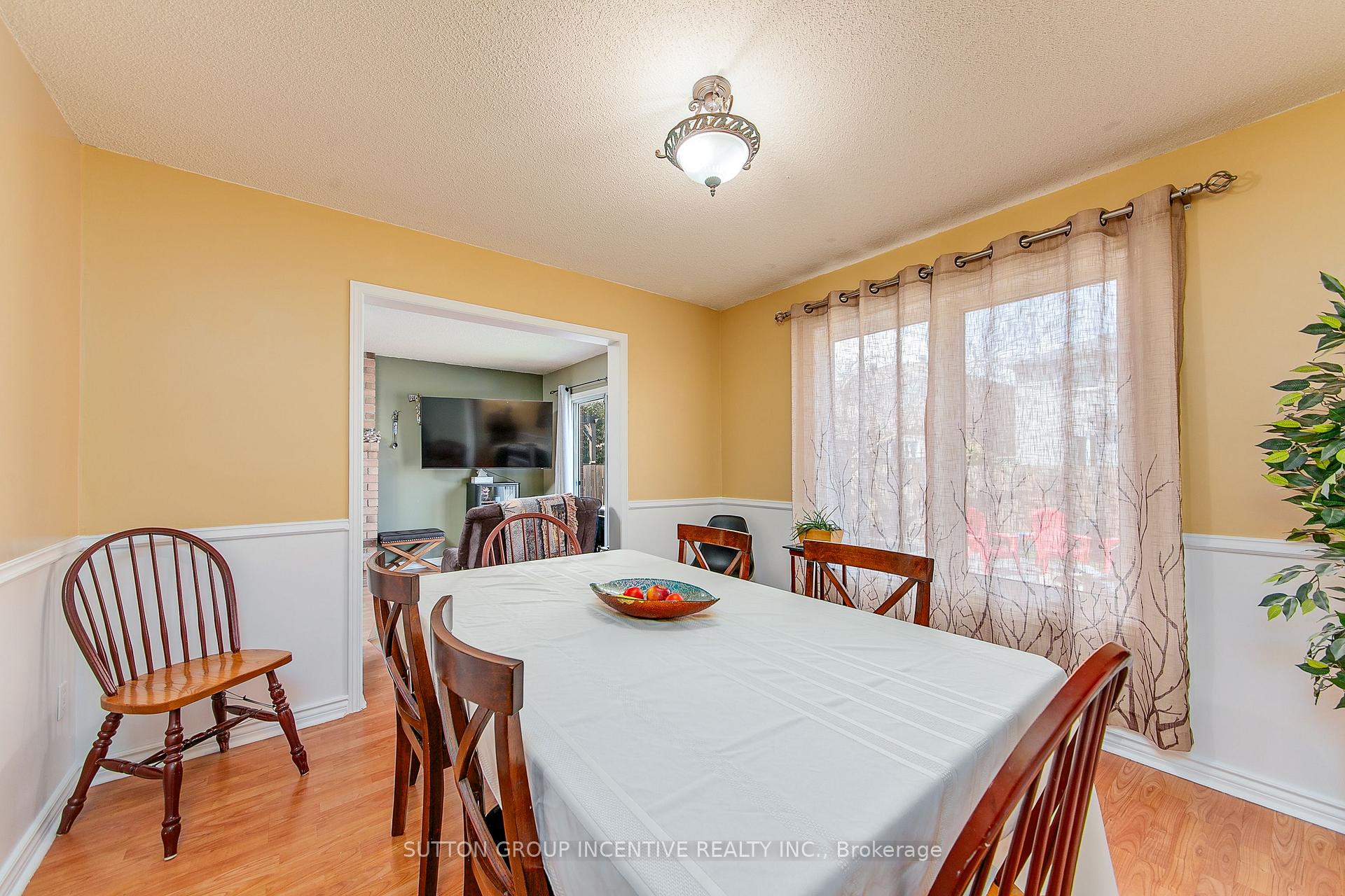 Photo 13 of 304 Hickling Trail, Barrie, Grove East — HOMEH