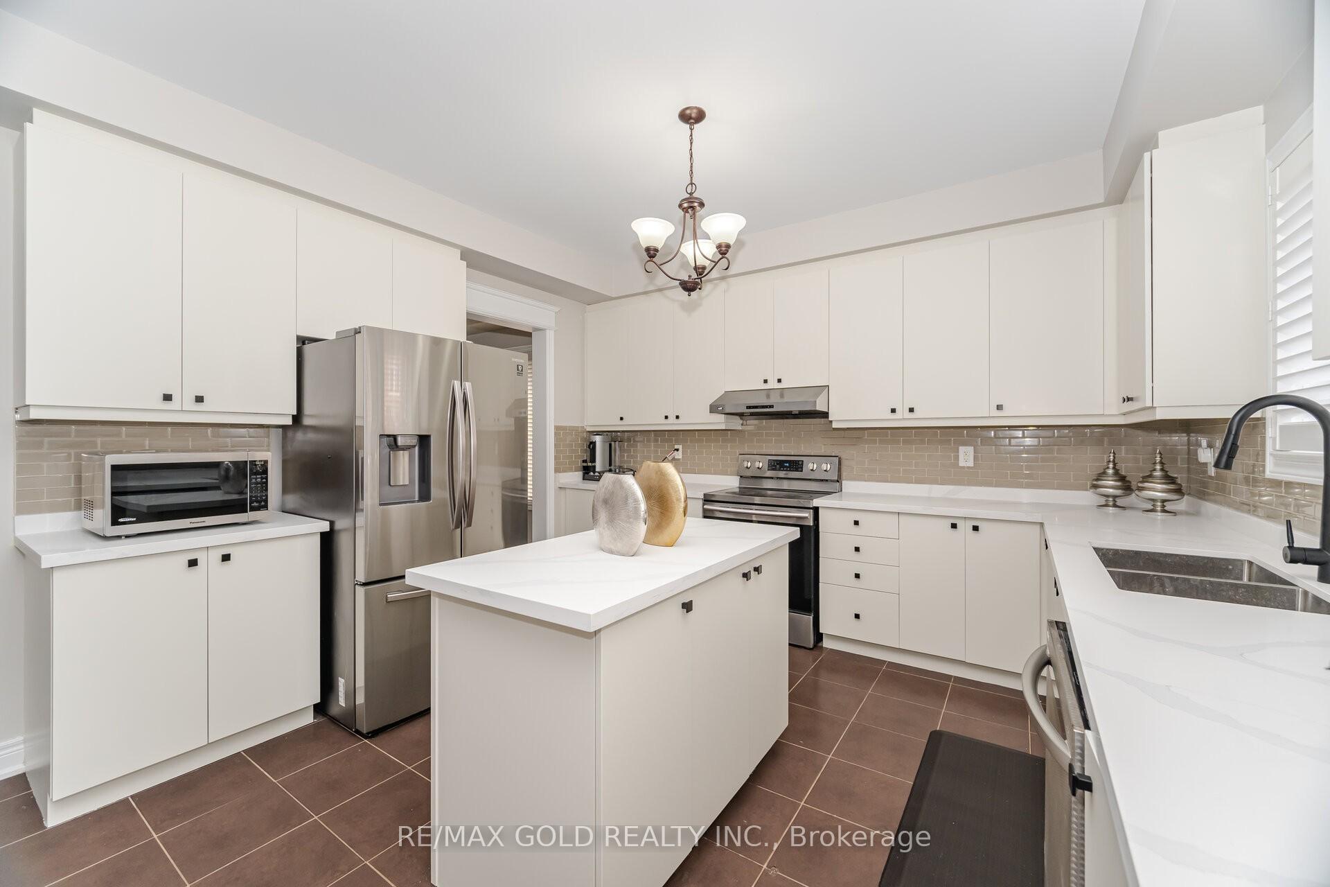 Photo 23 of 61 Birch Tree Trail, Brampton, Bram East — HOMEH