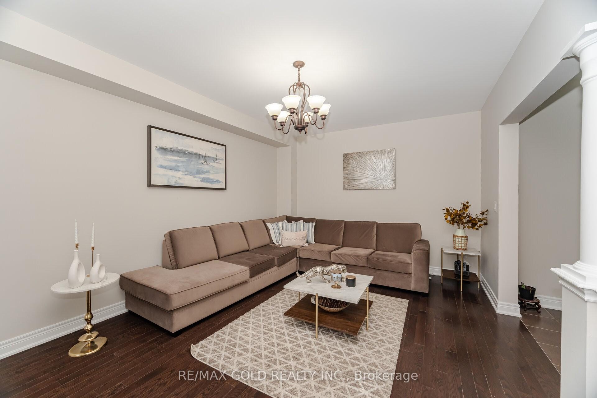 Photo 6 of 61 Birch Tree Trail, Brampton, Bram East — HOMEH