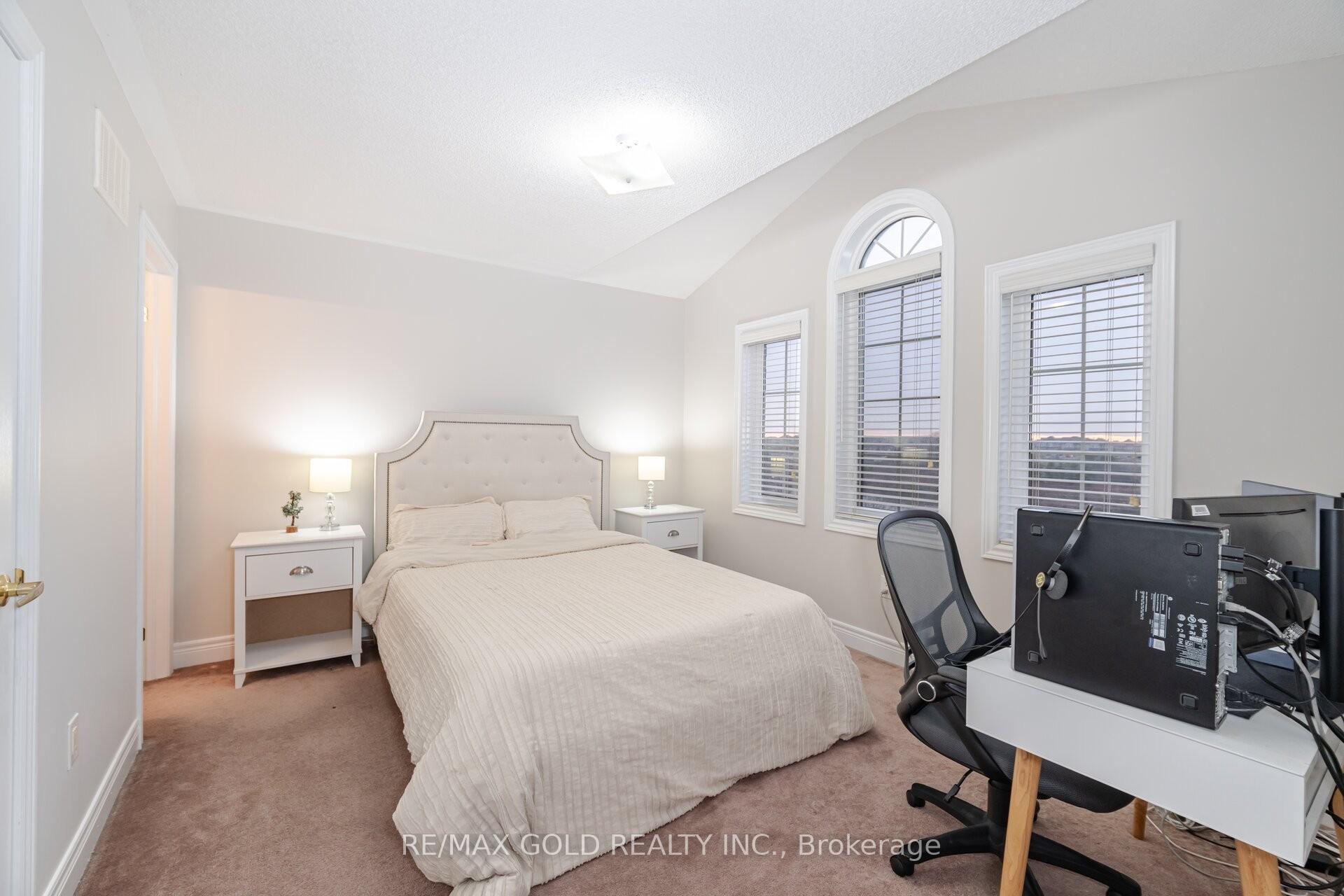 Photo 14 of 61 Birch Tree Trail, Brampton, Bram East — HOMEH