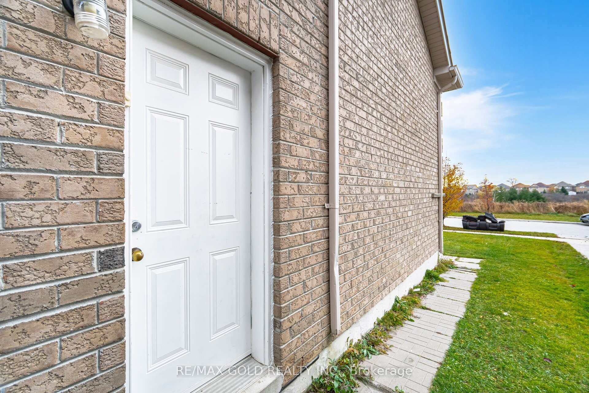 Photo 24 of 61 Birch Tree Trail, Brampton, Bram East — HOMEH