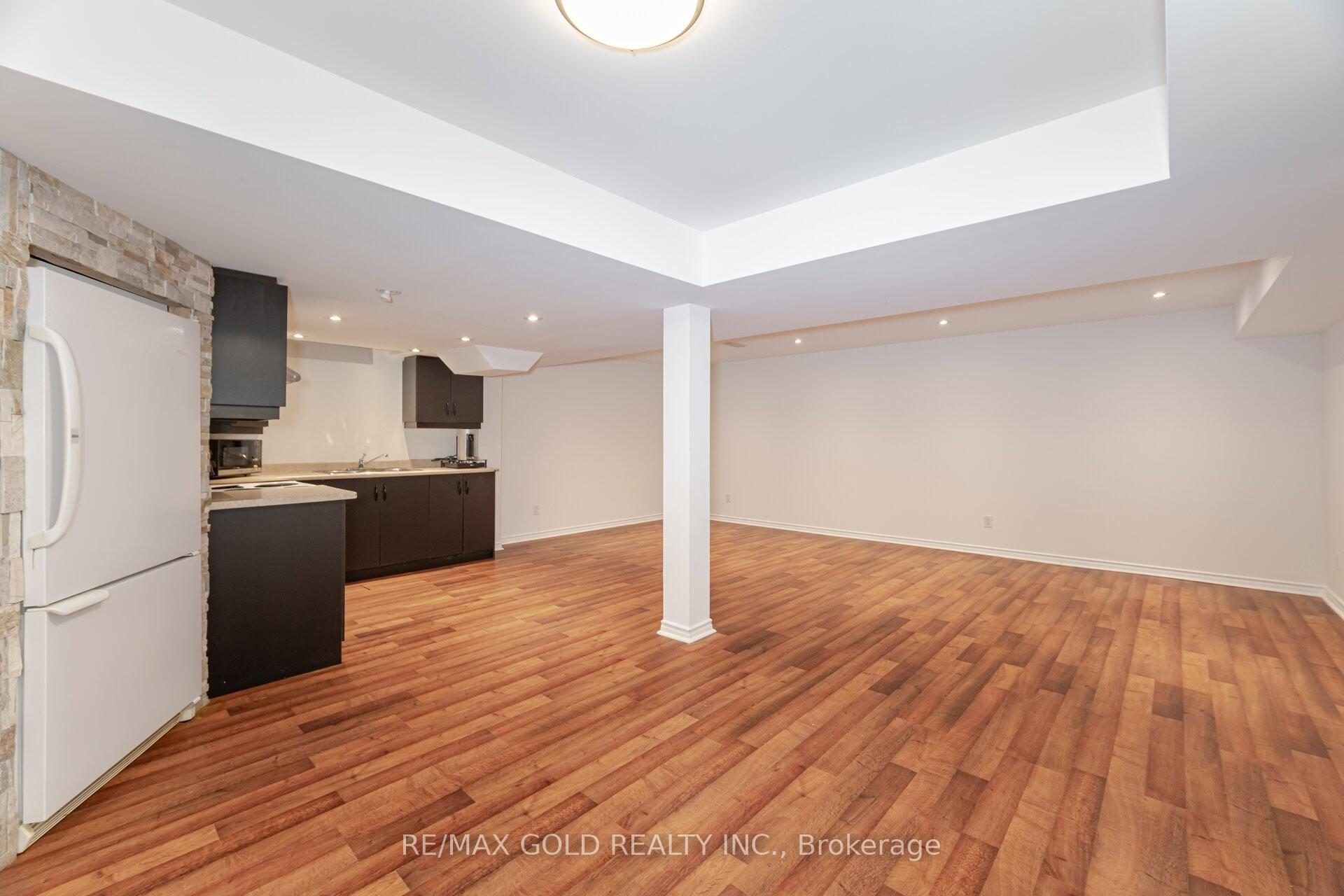 Photo 10 of 61 Birch Tree Trail, Brampton, Bram East — HOMEH