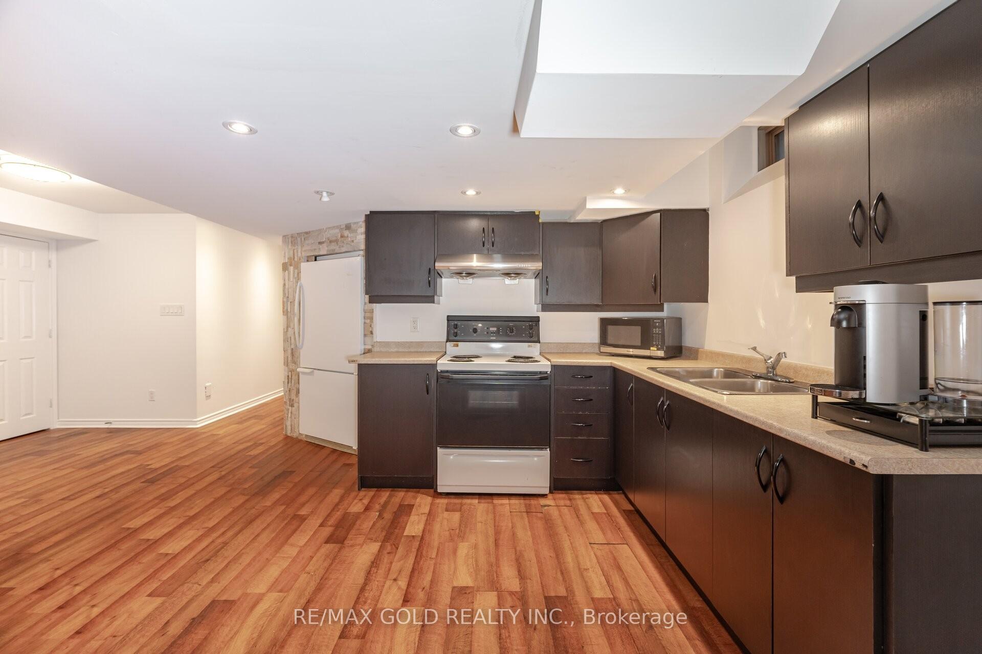 Photo 11 of 61 Birch Tree Trail, Brampton, Bram East — HOMEH