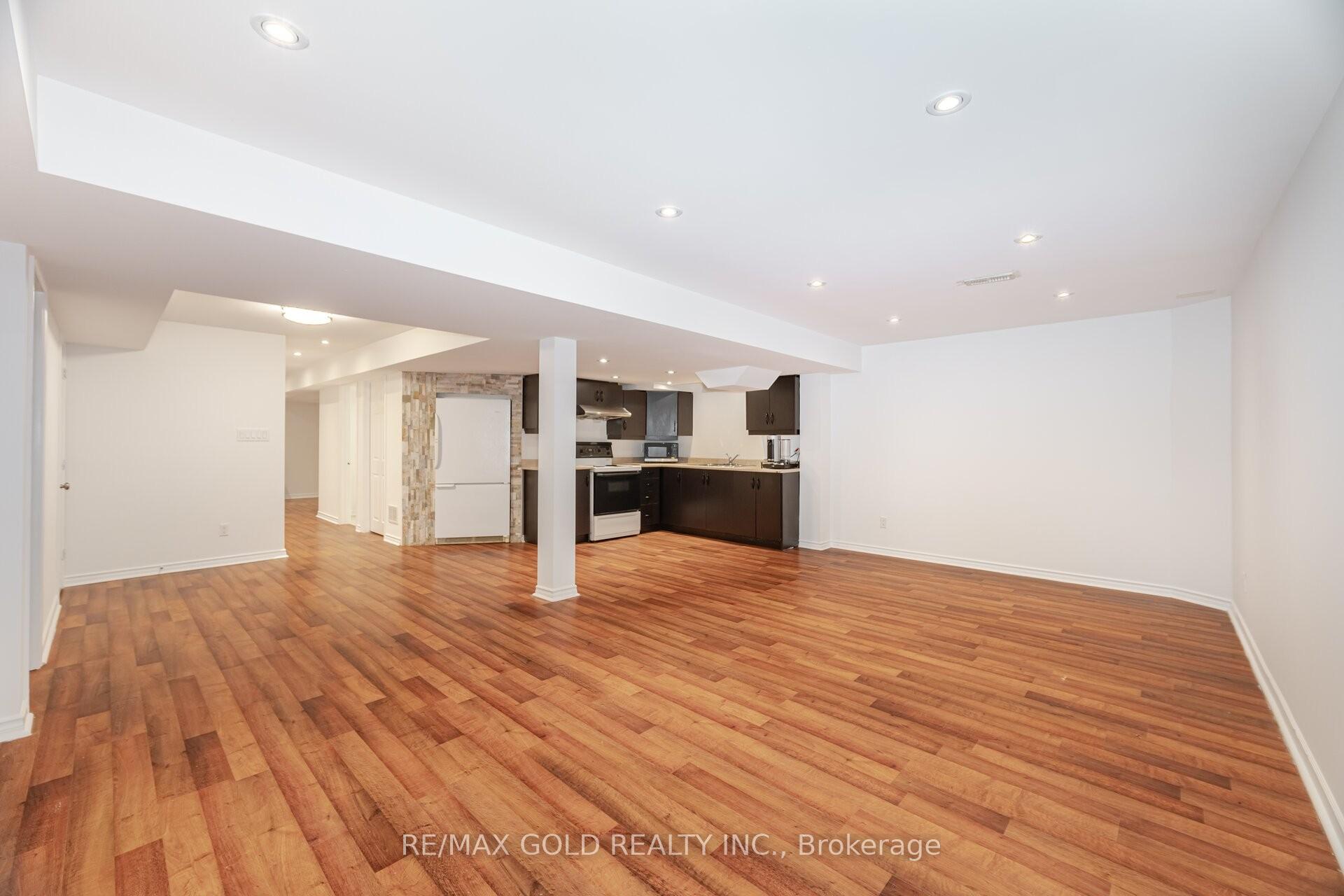 Photo 13 of 61 Birch Tree Trail, Brampton, Bram East — HOMEH